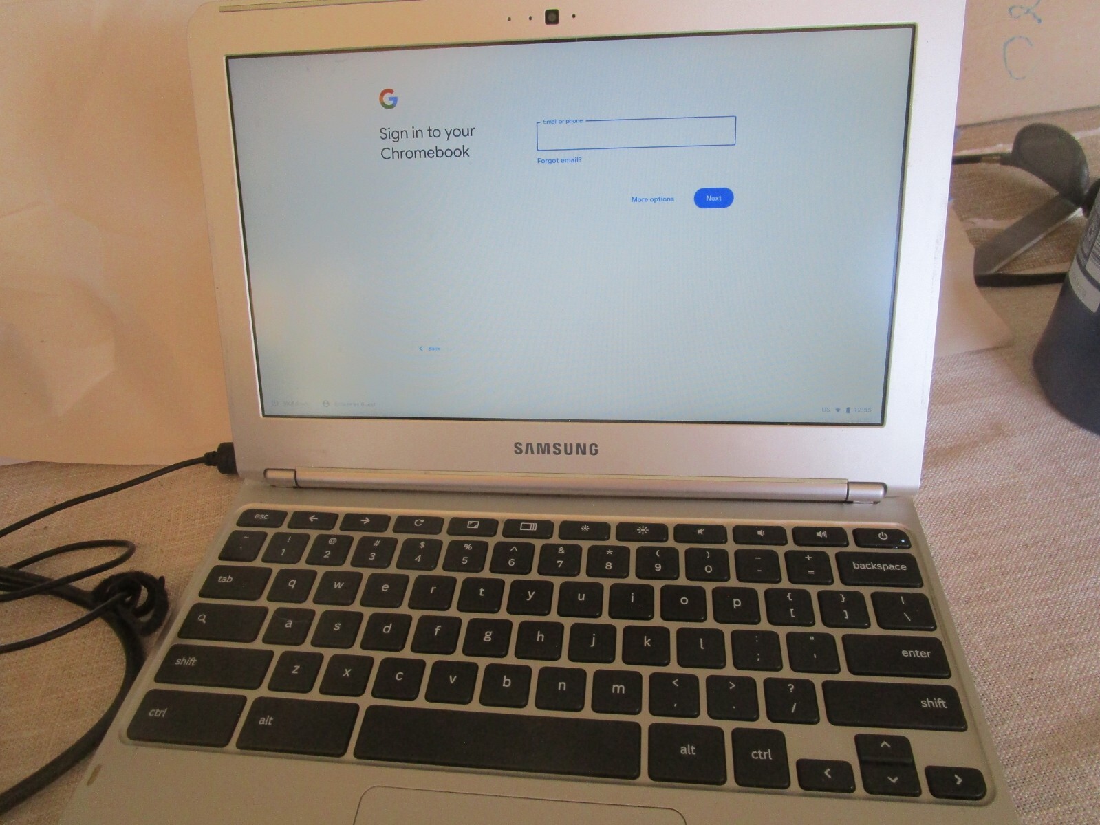 Samsung Laptop Chromebook XE303C12-A01US Dual-Core 1.7GHz 2GB 16GB w/charger
