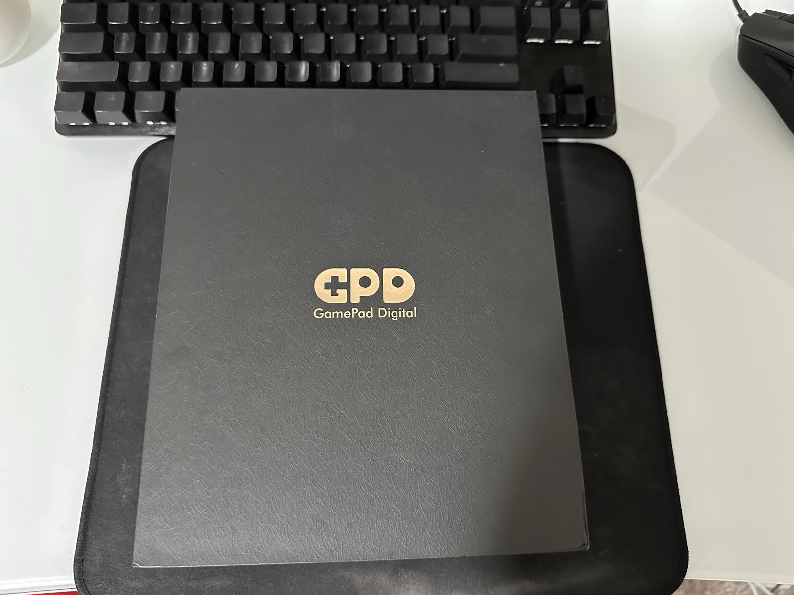 GPD Win 3 i7 16GB 1TB SSD 5.5in Win 11 w/ USB-C Dock, Box Black/Silver