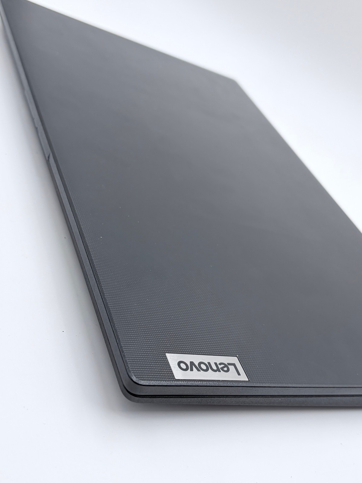 Lenovo V15 G2 IJL Laptop : 32GB RAM; 932 GB harddrive; Win 11 Home