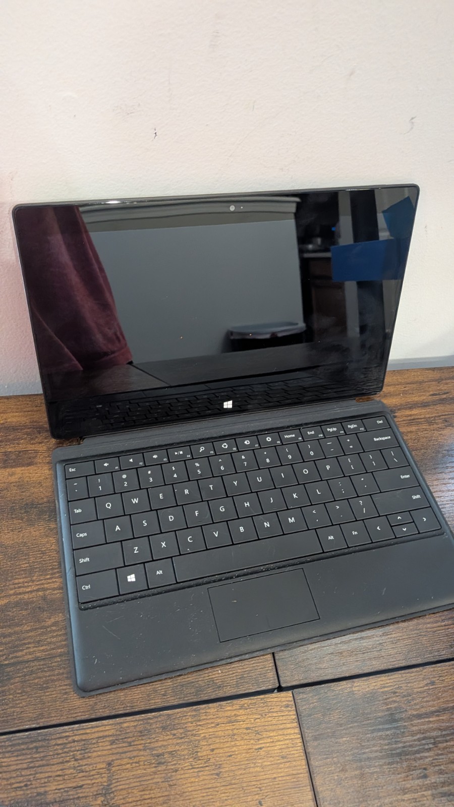 Microsoft Surface RT – Model 1516 32GB Wi-Fi 10.6″ (AS-IS) For Parts or Repair