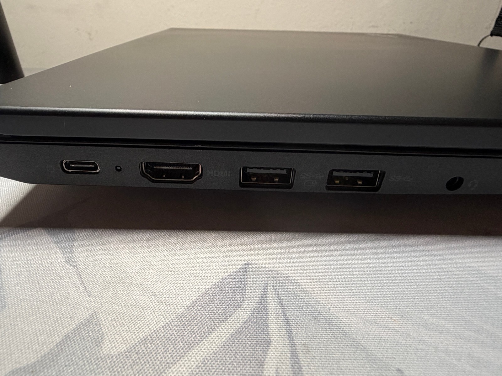 Lenovo ThinkPad E495 14″ AMD Ryzen 7 3700U 16GB RAM 512GB SSD Windows 11
