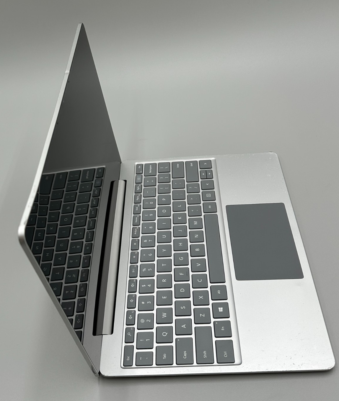 Surface Laptop Go 1943 12.4″ i5-1035G1 1GHz 128GB SSD 8GB DDR4 Silver Fair/READ