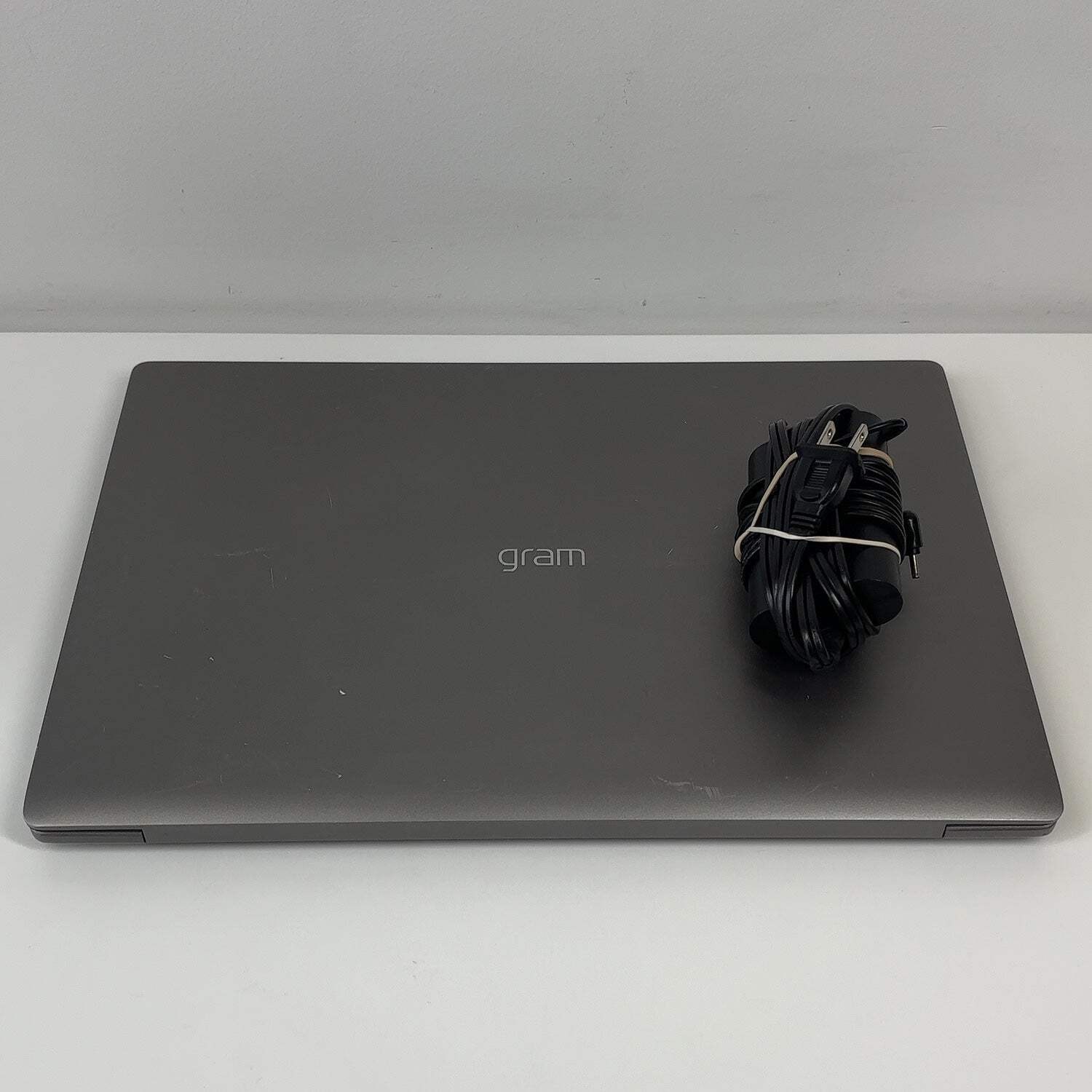 Broken LG Gram 17Z90N 17″ i7-1065G7 1.3GHz 16GB RAM 512GB SSD LCD Bright Spot