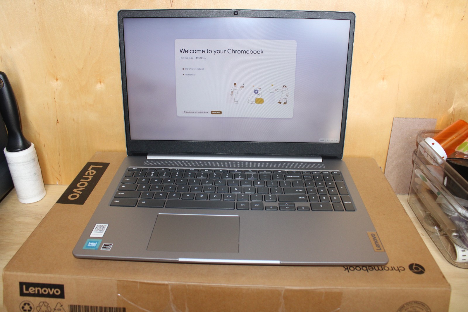 Lenovo IdeaPad 3 Chrome 15ijl6 , 15.6″ Open Box , Factory reset , with charger.