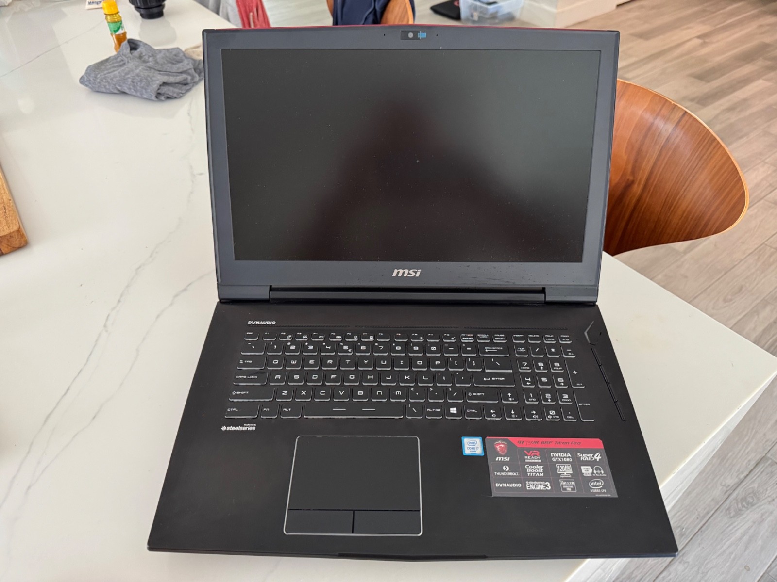 MSI Titan Pro GT73VR 6RF 17.3″ i7, 16GB RAM, GTX 1080 8GB, 1TB SSD 1TB 7200