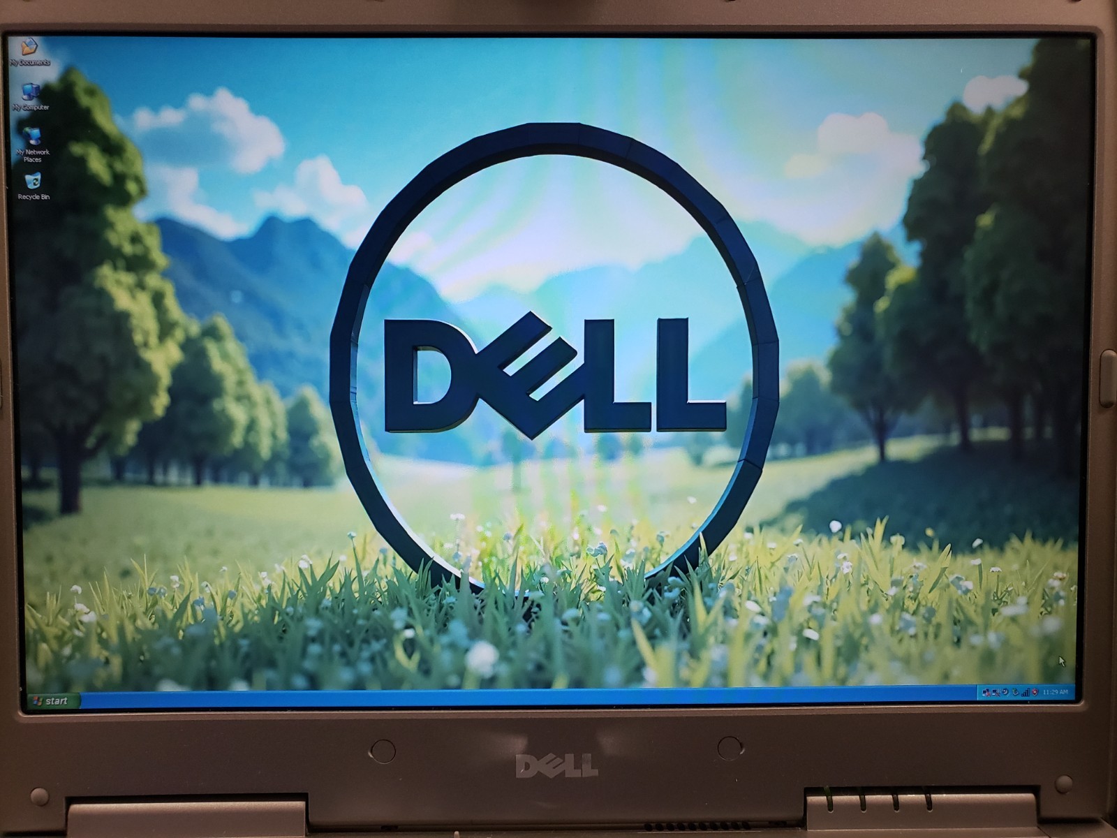 Vintage Dell Inspiron 8600 Laptop Intel M 1.4GHz 1GB 40GB WinXP 15.4″ Bright!