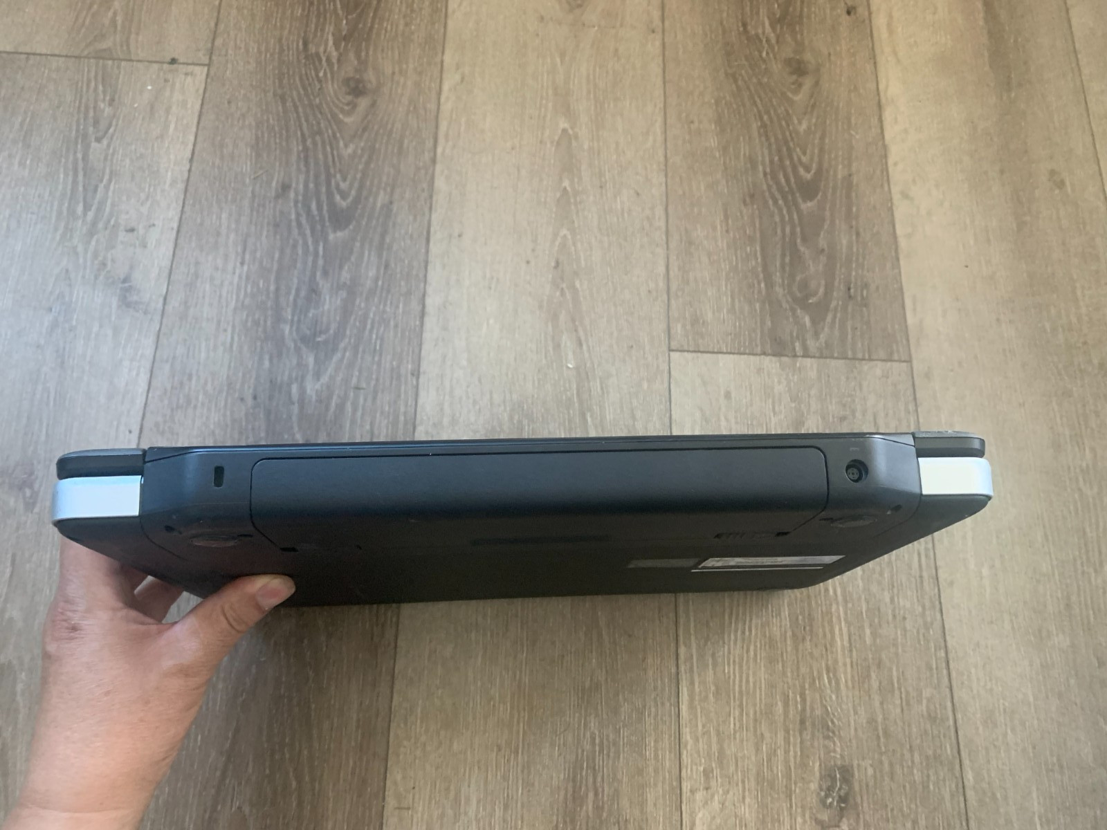 Dell Vostro 1540 15.6″ Core i3 M370 2.40GHz 3GB RAM 500GB HDD Win 10 Pro