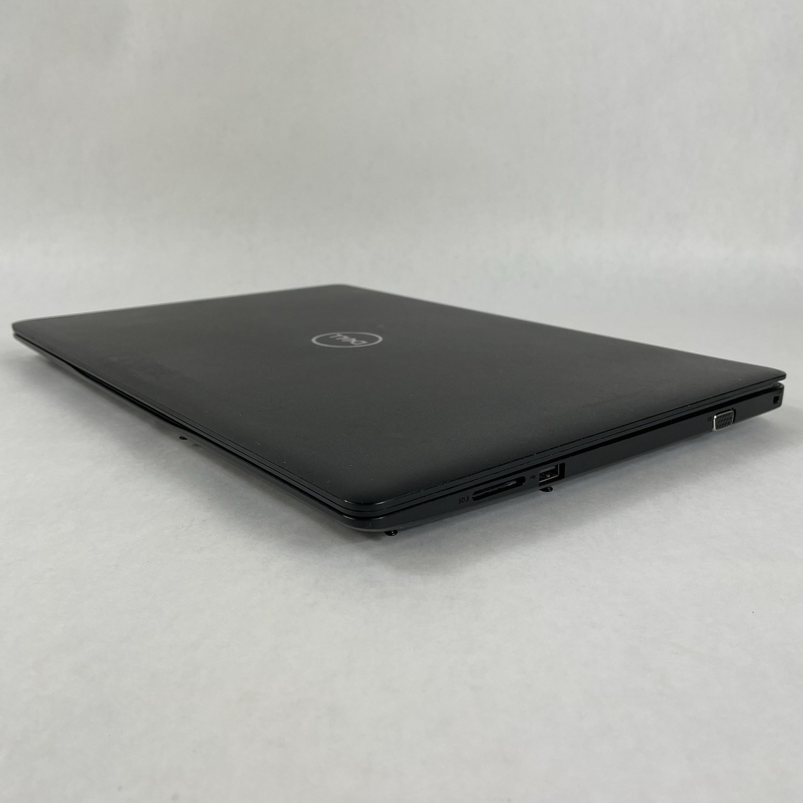Dell Latitude 3590 15.6″ i5-8250U 1.60 GHz 8 GB RAM No SSD No OS – Bad Corner