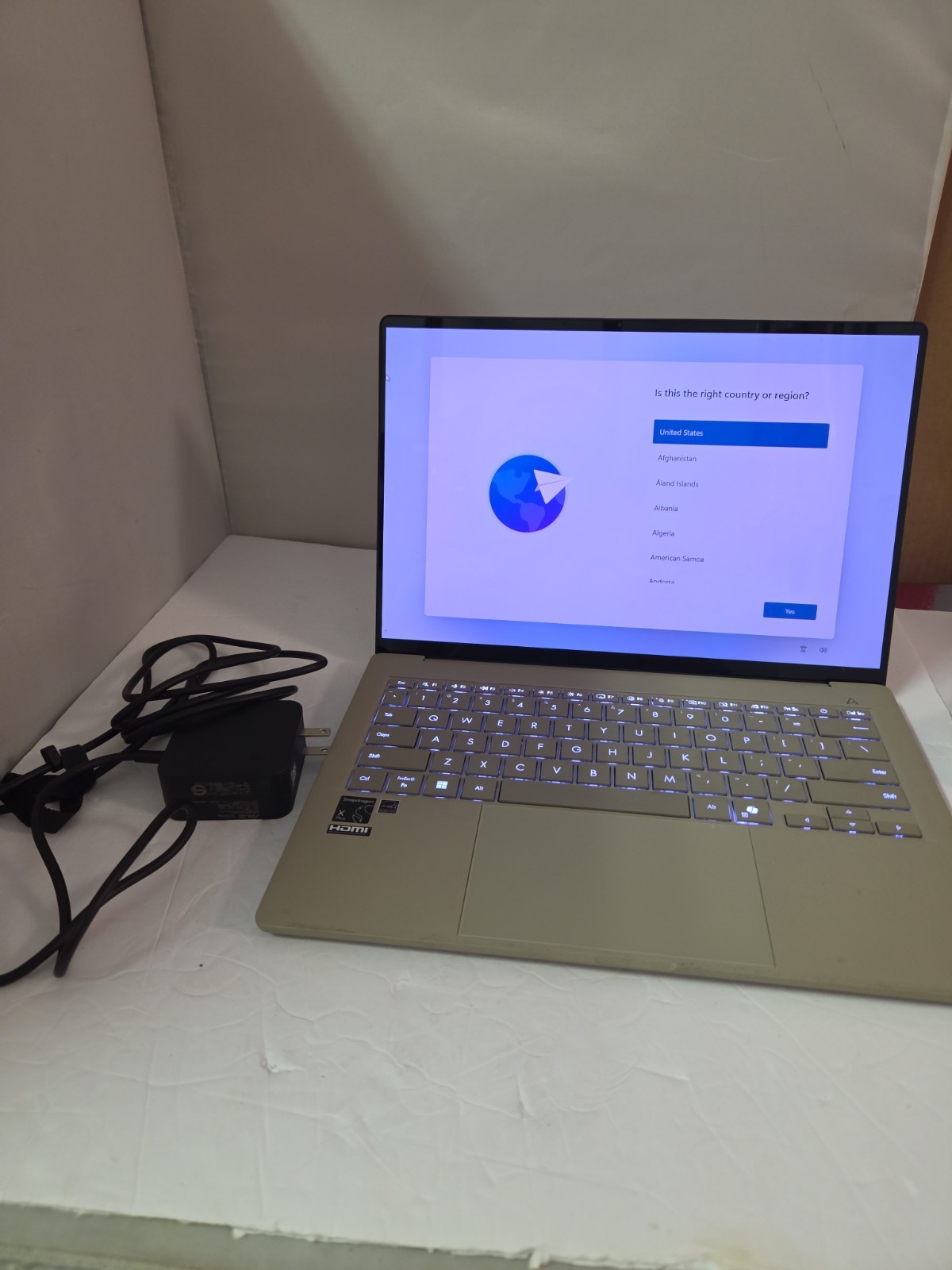 ASUS – Zenbook A14 14″ FHD+ OLED Snapdragon X Plus 16GB RAM 512GB SSD