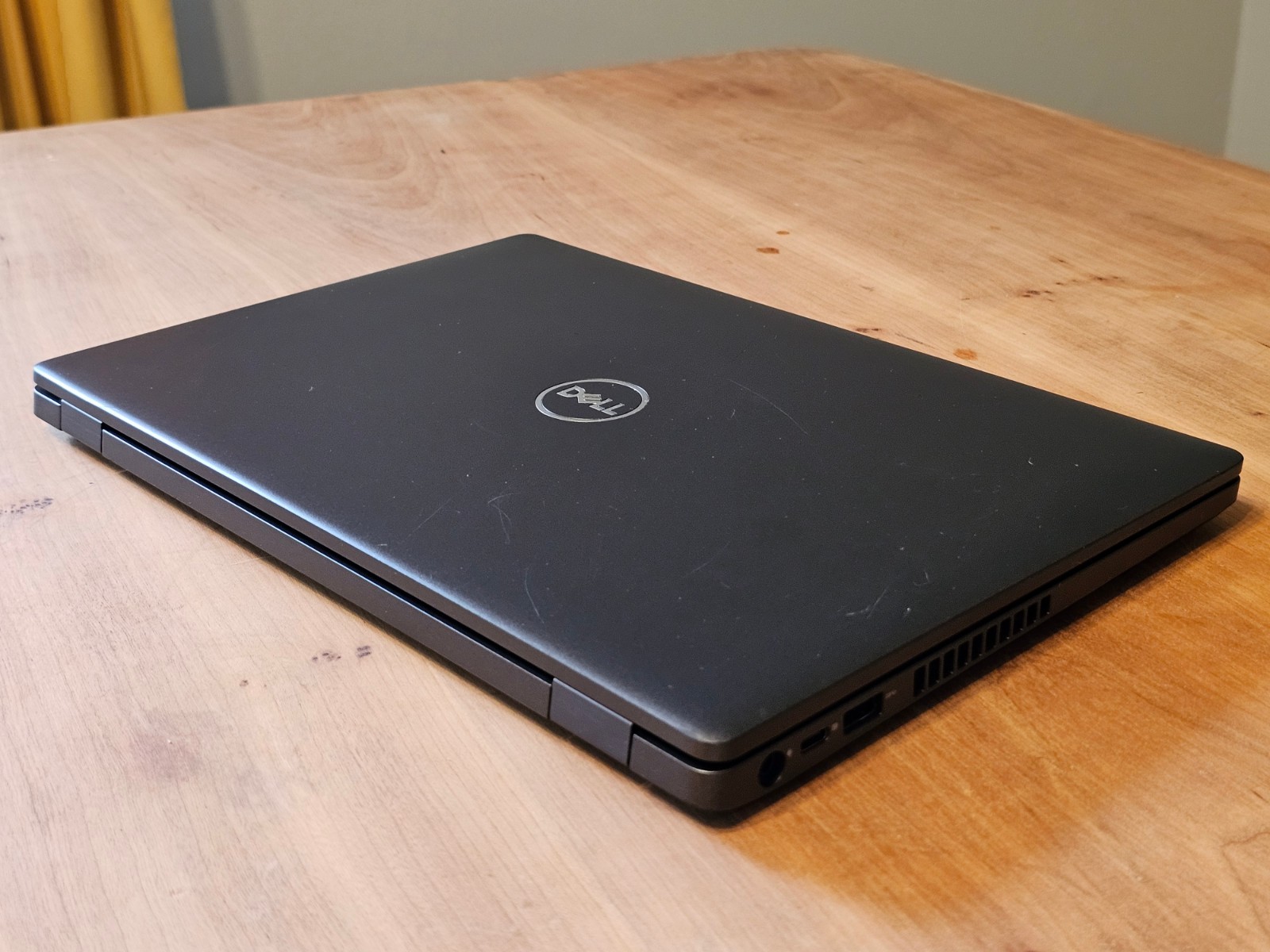 Good Dell 5400 i5-8265U 1.6GHz 8GB 256GB NVMe Webcam Charger & Excellent Battery