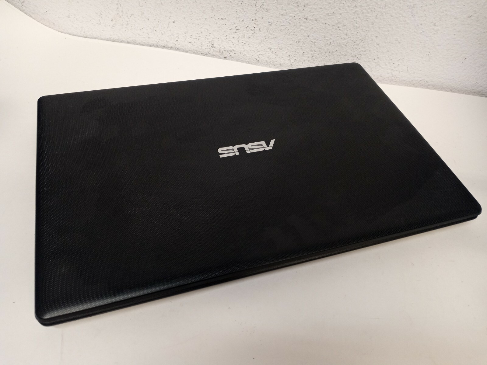 ASUS NOTEBOOK X551M. Intel Celeron N2815 @ 1.86GHz 4GB RAM 500GB HDD DVD Win10