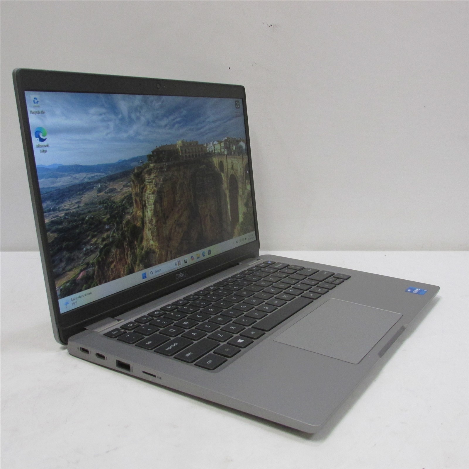 Dell Latitude 5320 i5-1135G7 2.4GHz 16GB RAM 256GB NVME 13.3″ Windows 11 Pro
