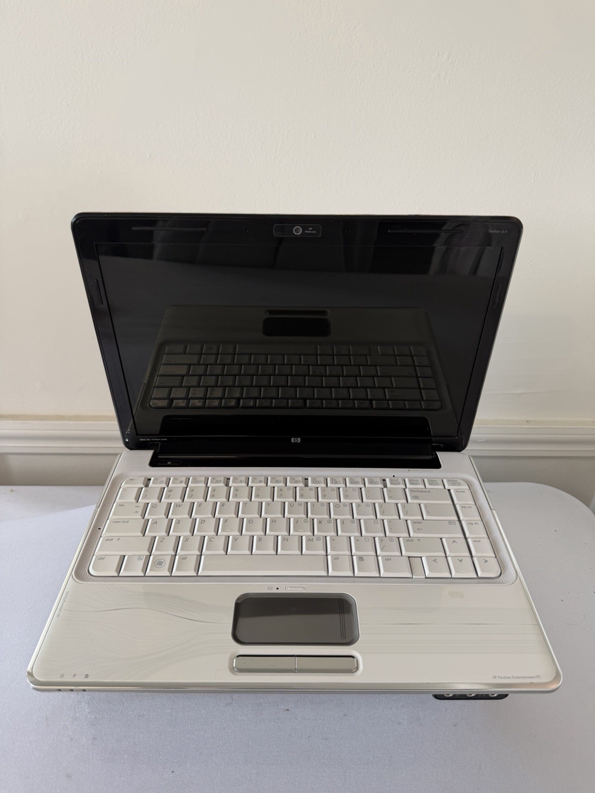 HP Pavillion dv4-2145dx Laptop – Good Screen – RAM 4 GB – Read Des