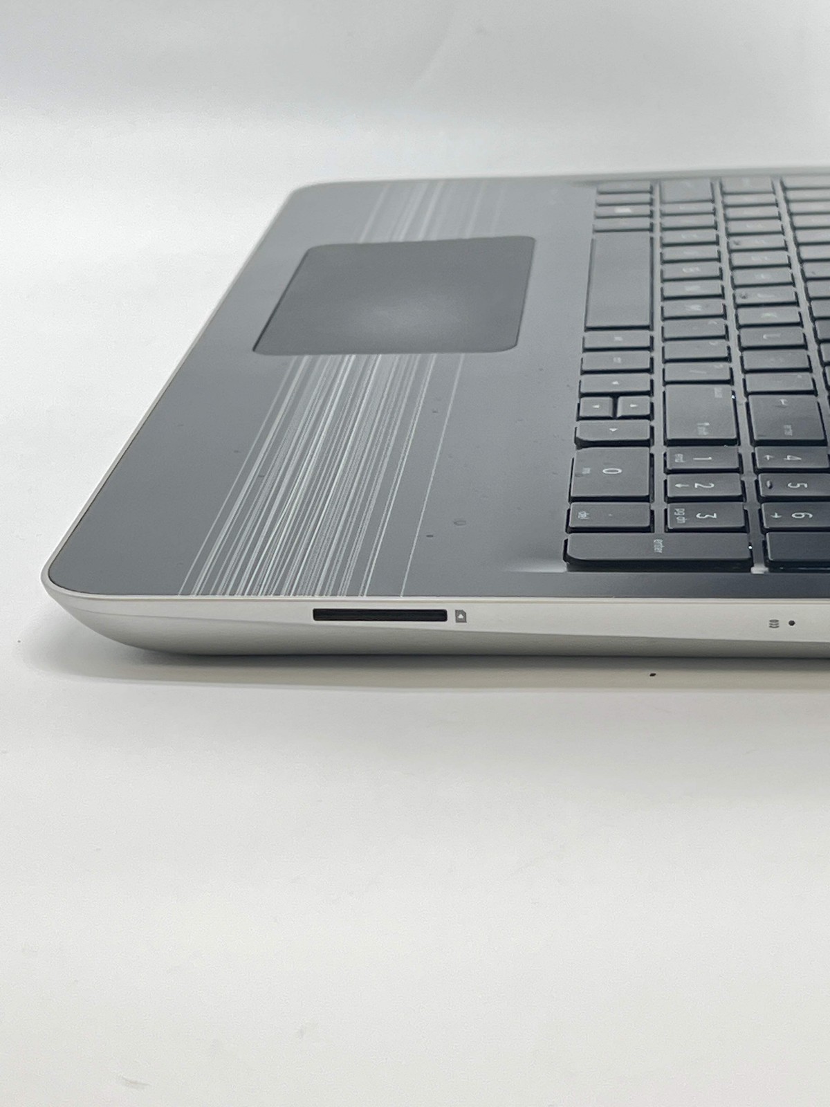 HP Pavilion 15-aw053nr AMD A12-9700P 8GB RAM 1TB HDD – For Parts (Read)