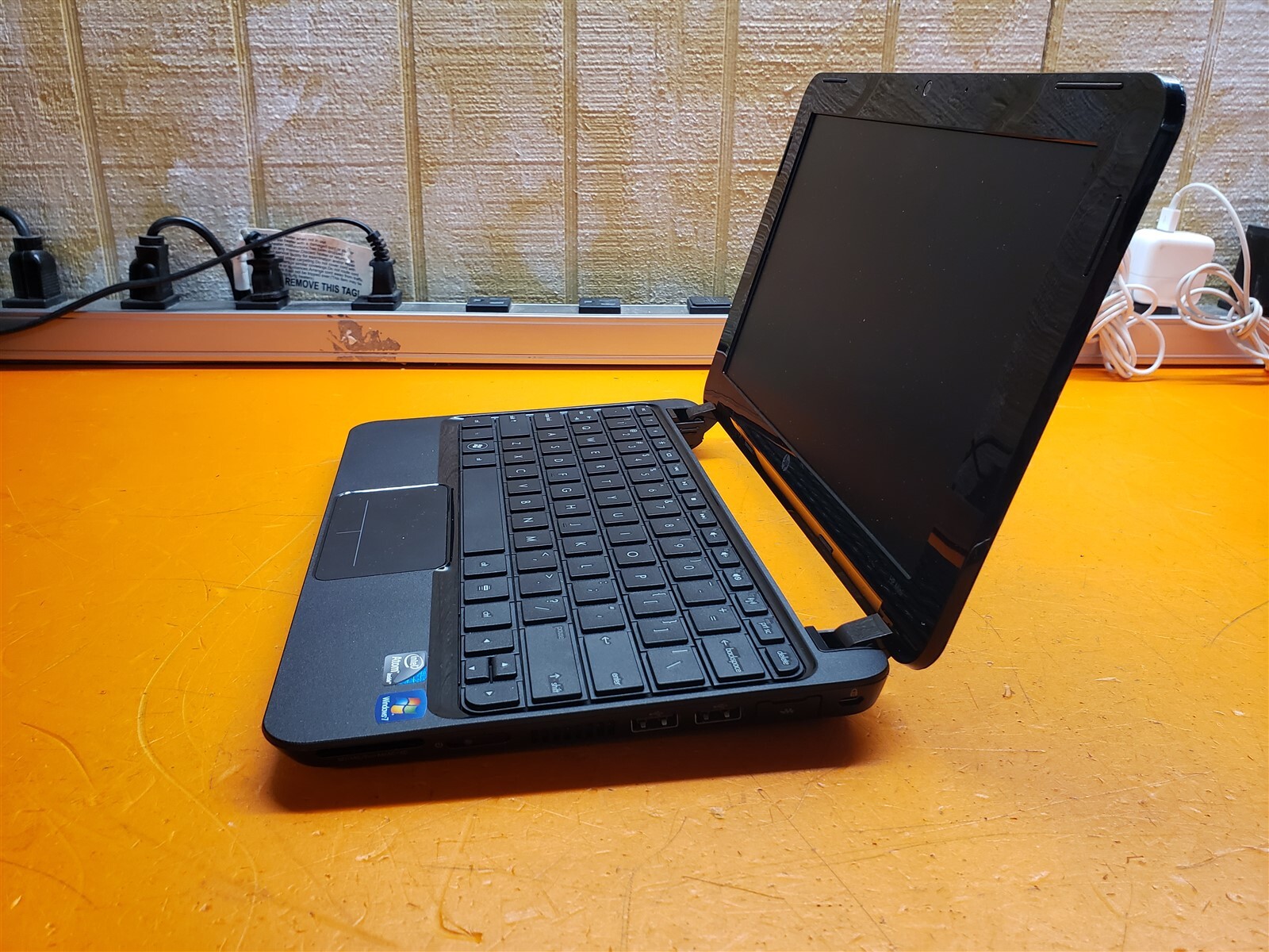 ⭐️⭐️⭐️⭐️⭐️ **READ** HP Mini 2102 Laptop Netbook *No Battery, HD or RAM*