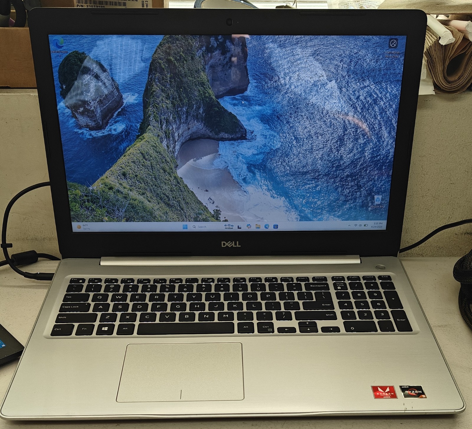 Dell Inspiron 5575 Touch AMD Ryzen 5 2500u 2GHz, 8GB RAM, 256GB NVMe, Win11 Home