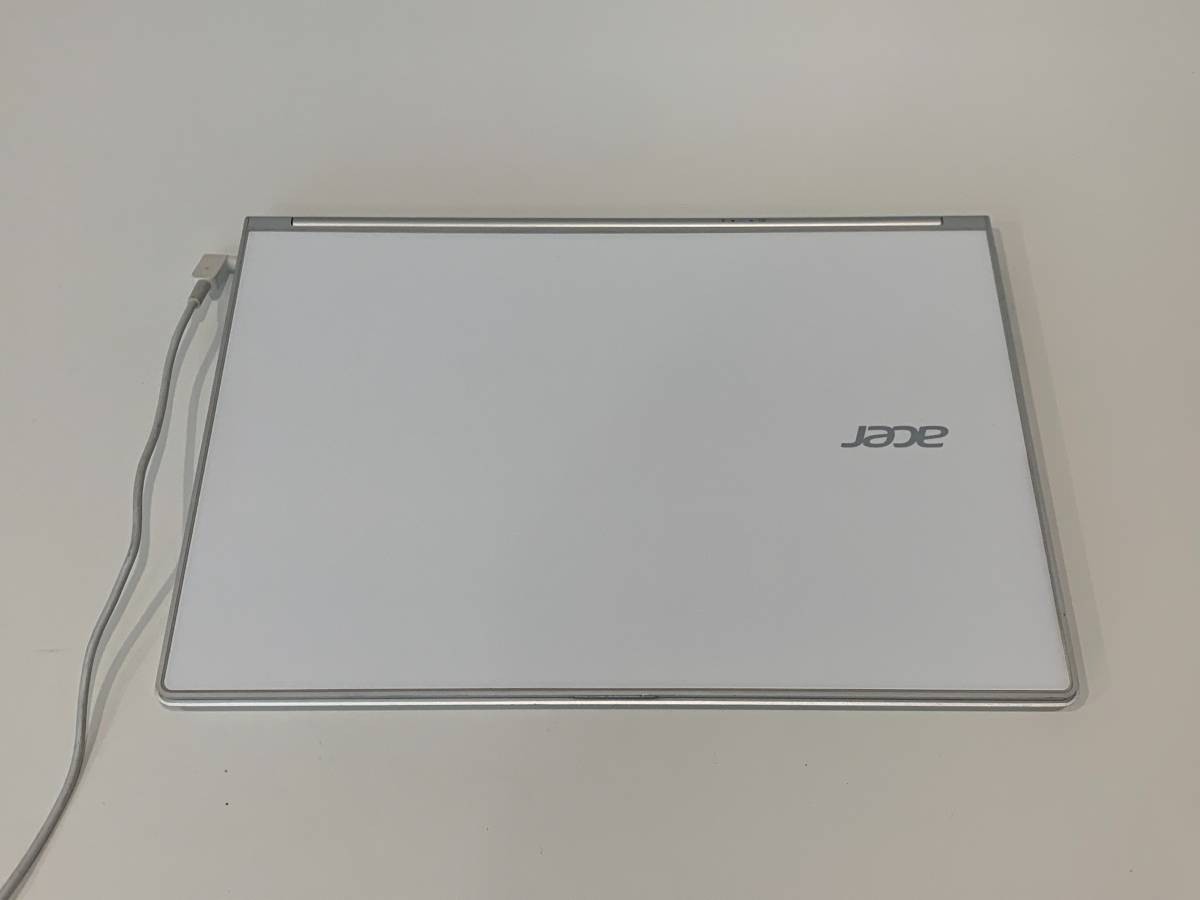 Acer Aspire S7 Ultrabook Laptop with Sleeve *