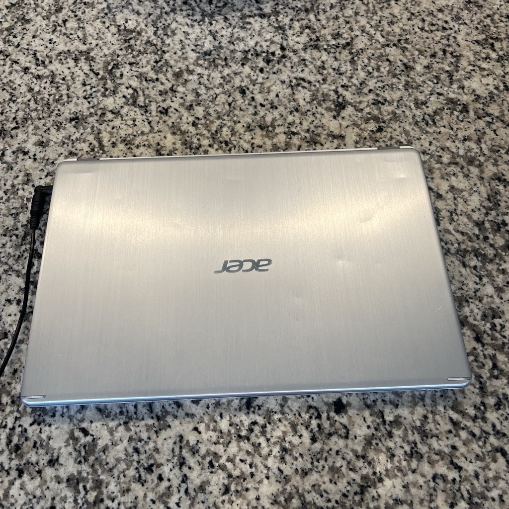 Acer Aspire 5 15.6″ (128 GB SSD, AMD Ryzen 3200U, 2.6GHz, 4GB) Laptop