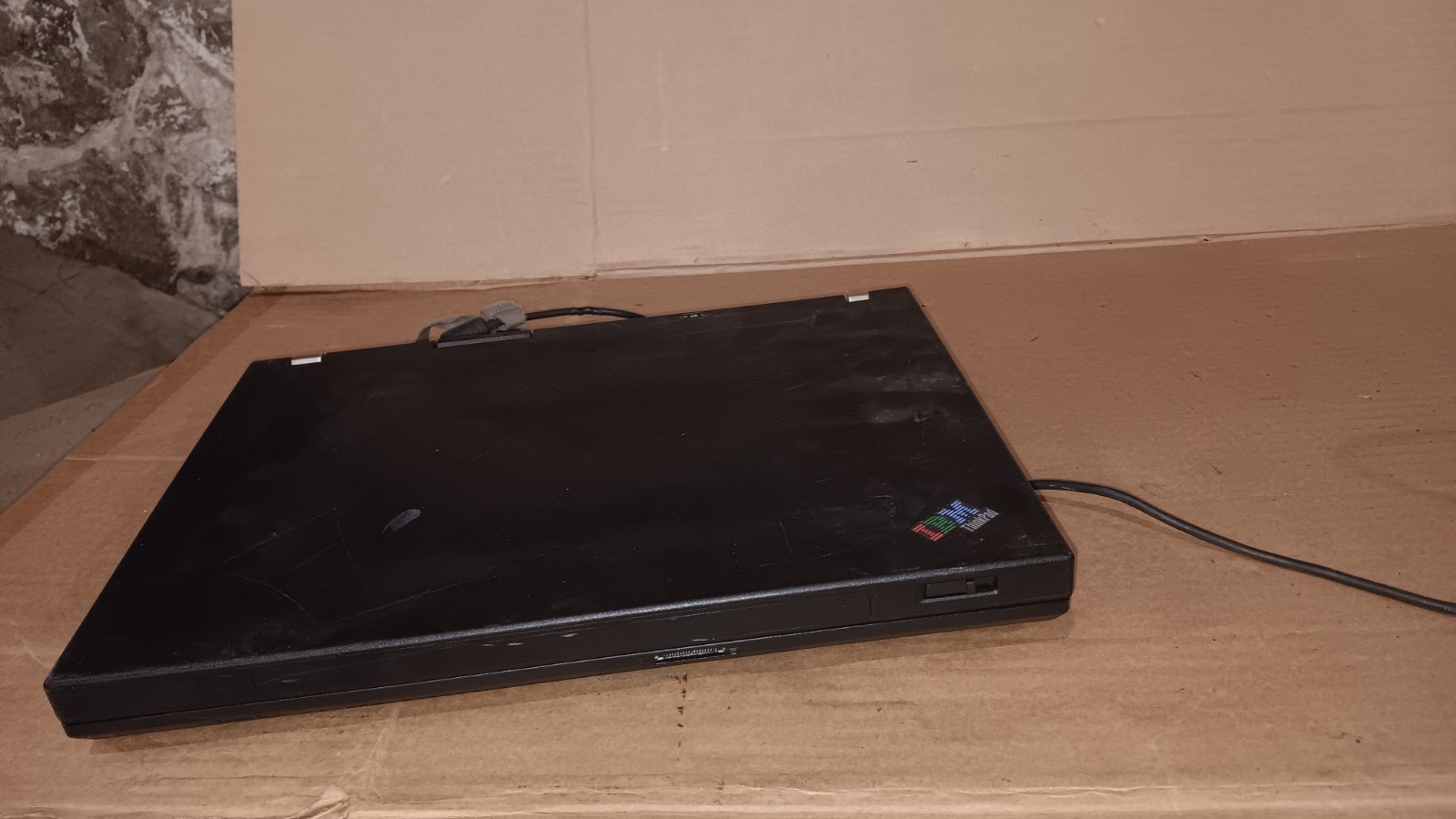 IBM Lenovo ThinkPad R61i Laptop 15.4″ LCD Screen Type 8932-9WU For parts