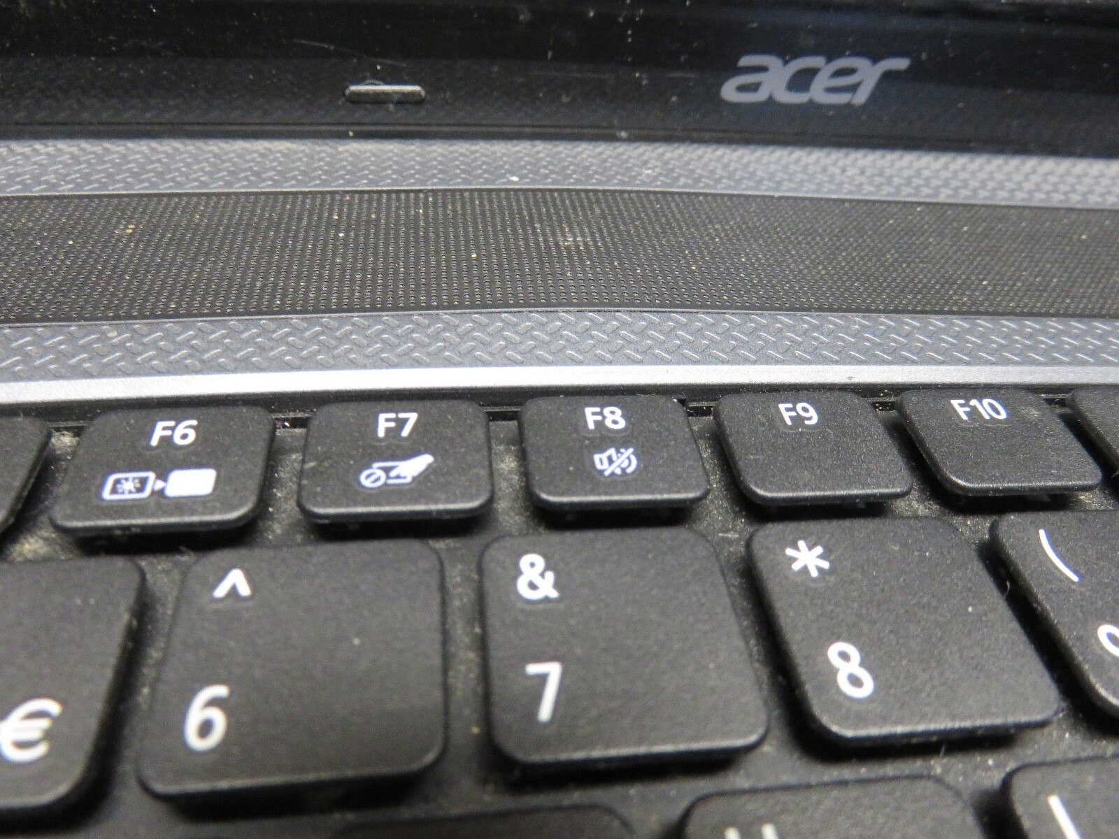 Acer Aspire 5733Z-4851 Laptop Intel Pentium P6200 2GB No HD/Batt – Broken Hinges
