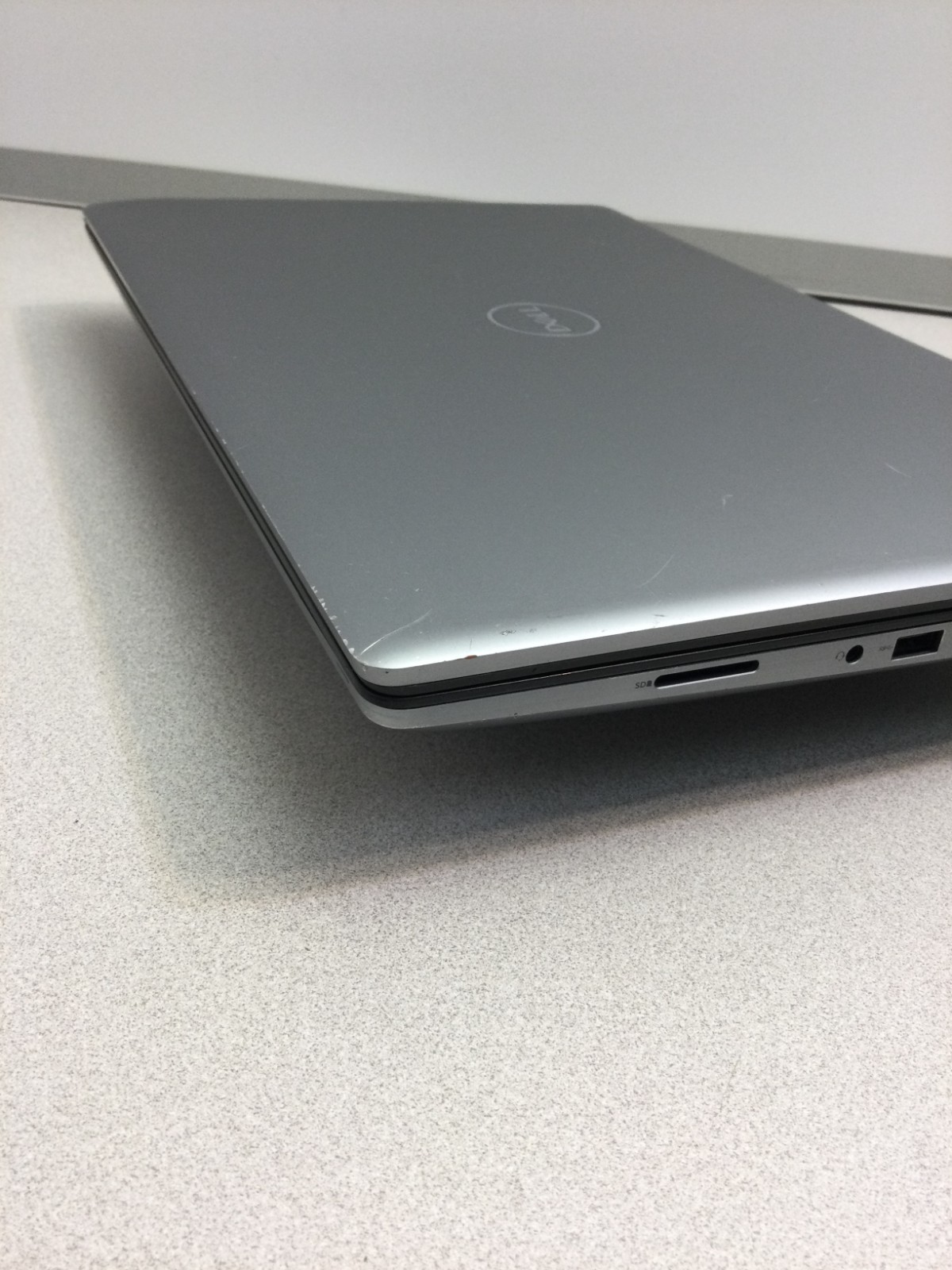 Dell Precision 7750 i7-10875H 2.30GHz 32GB 256GB NVMe 17.3″ RTX 4000