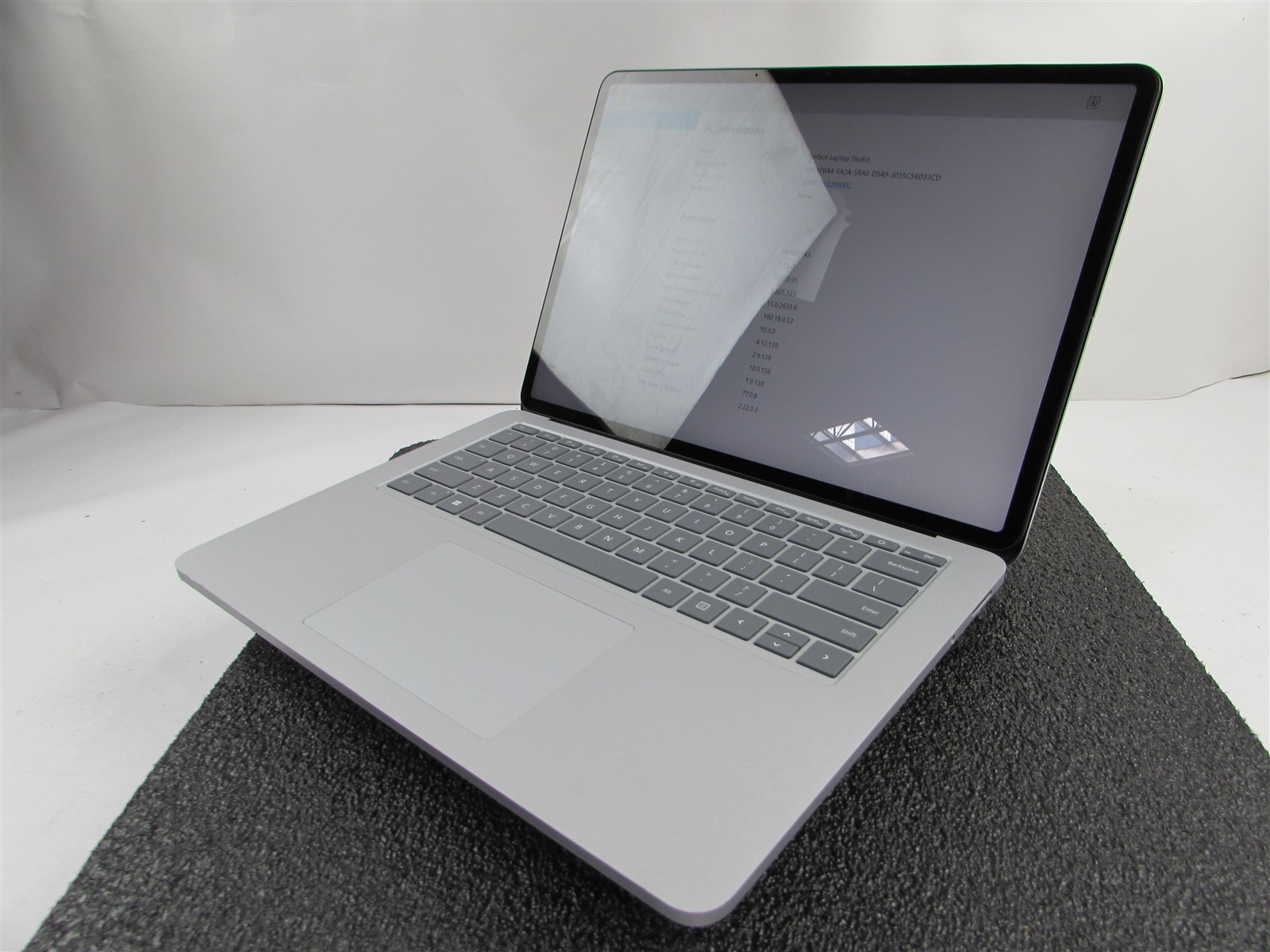 Microsoft Surface Laptop Studio 1964 i7-11370H 1TB SSD 32GB RTX A2000 *No A/C*