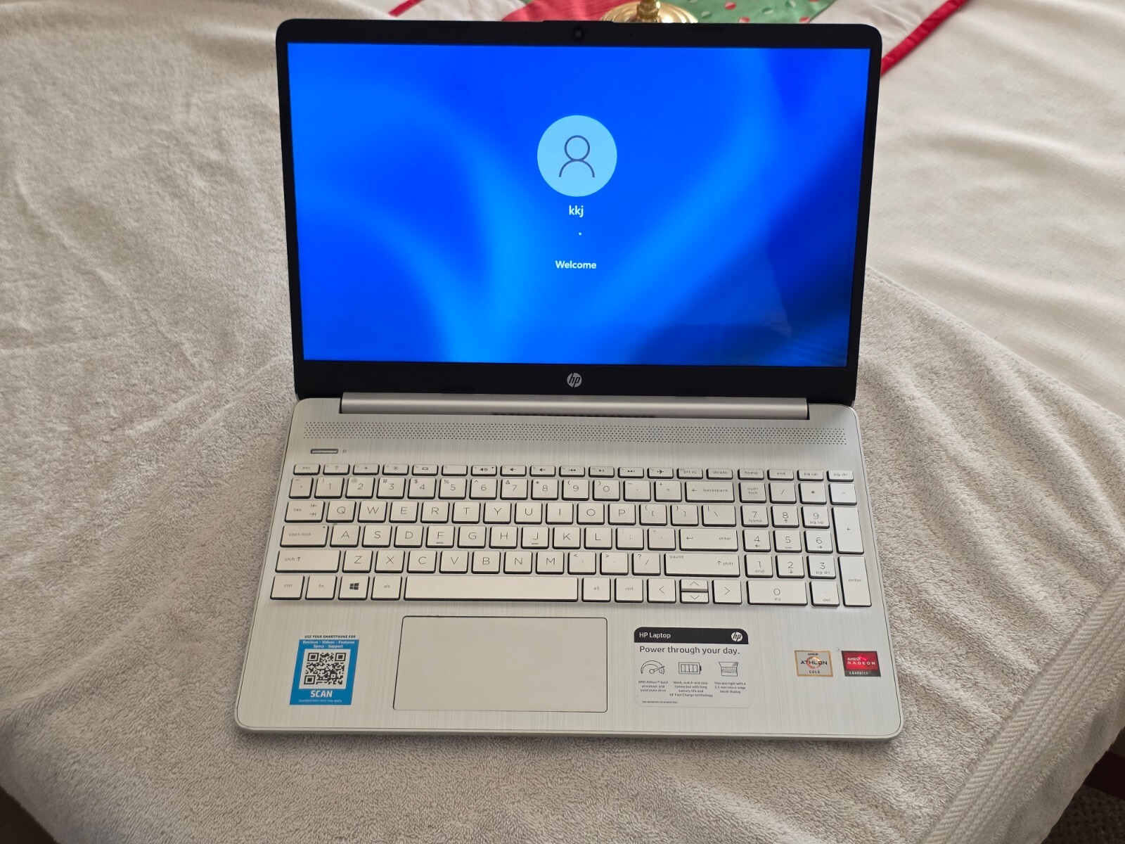 HP 15-ef1040nr/AMD Athlon Gold 3150U@2.4 GHz/256 GB M.2 SSD/16GB RAM/Win 11 PRo