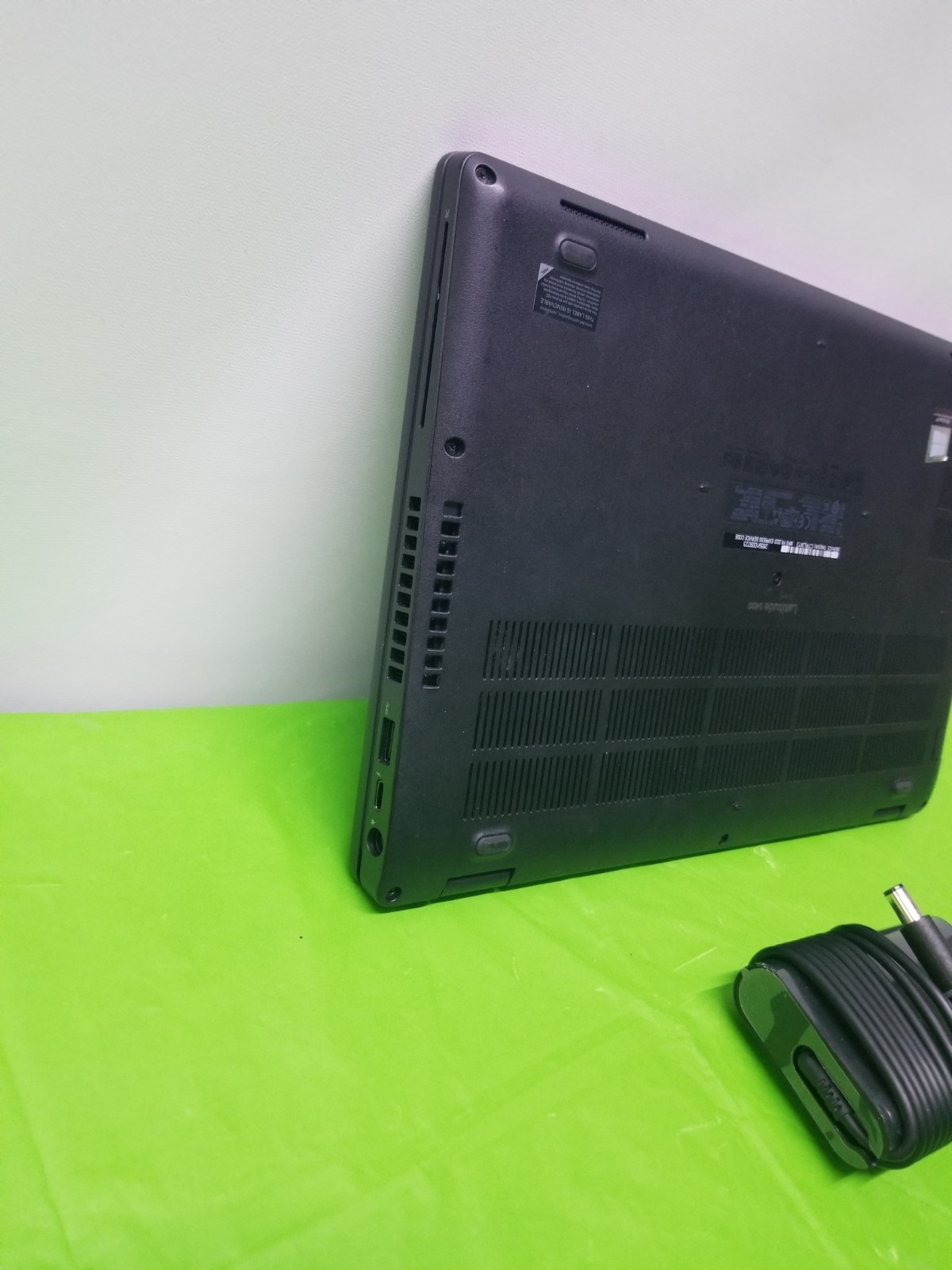 Dell Latitude 5400 14″ FHD i7-8665U 1.9GHz 512GB SSD 16GB RAM WIN 11 Pro