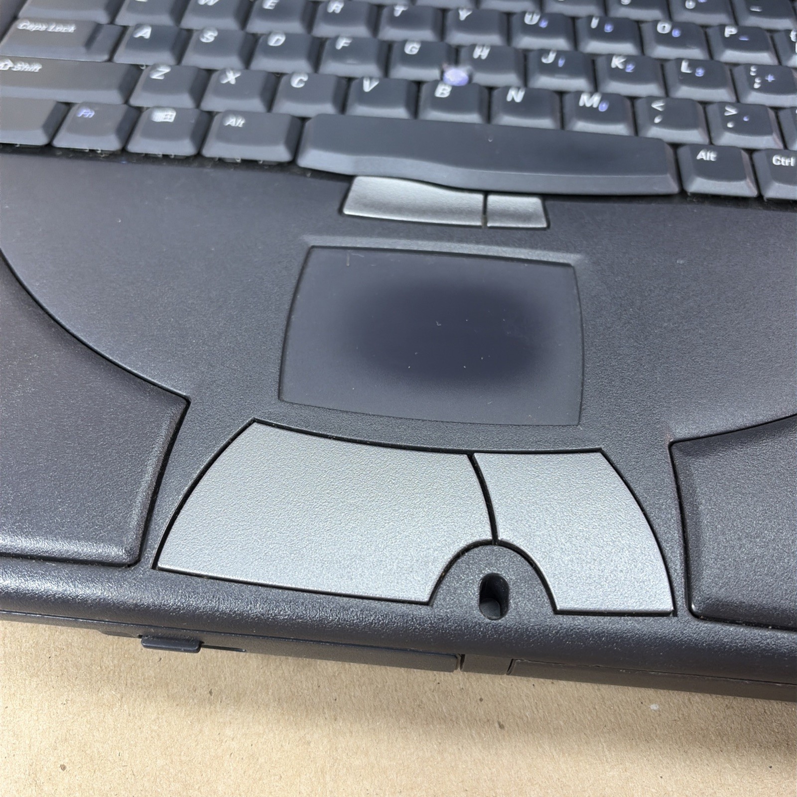 FOR PARTS Dell Inspiron 8200 PP01X Intel Pentium 4 Laptop UNTESTED