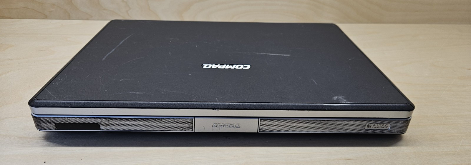 Retro Compaq Presario V5000 AMD Sempron 1.8Ghz / 384Mb Ram / NO HDD NO PSU