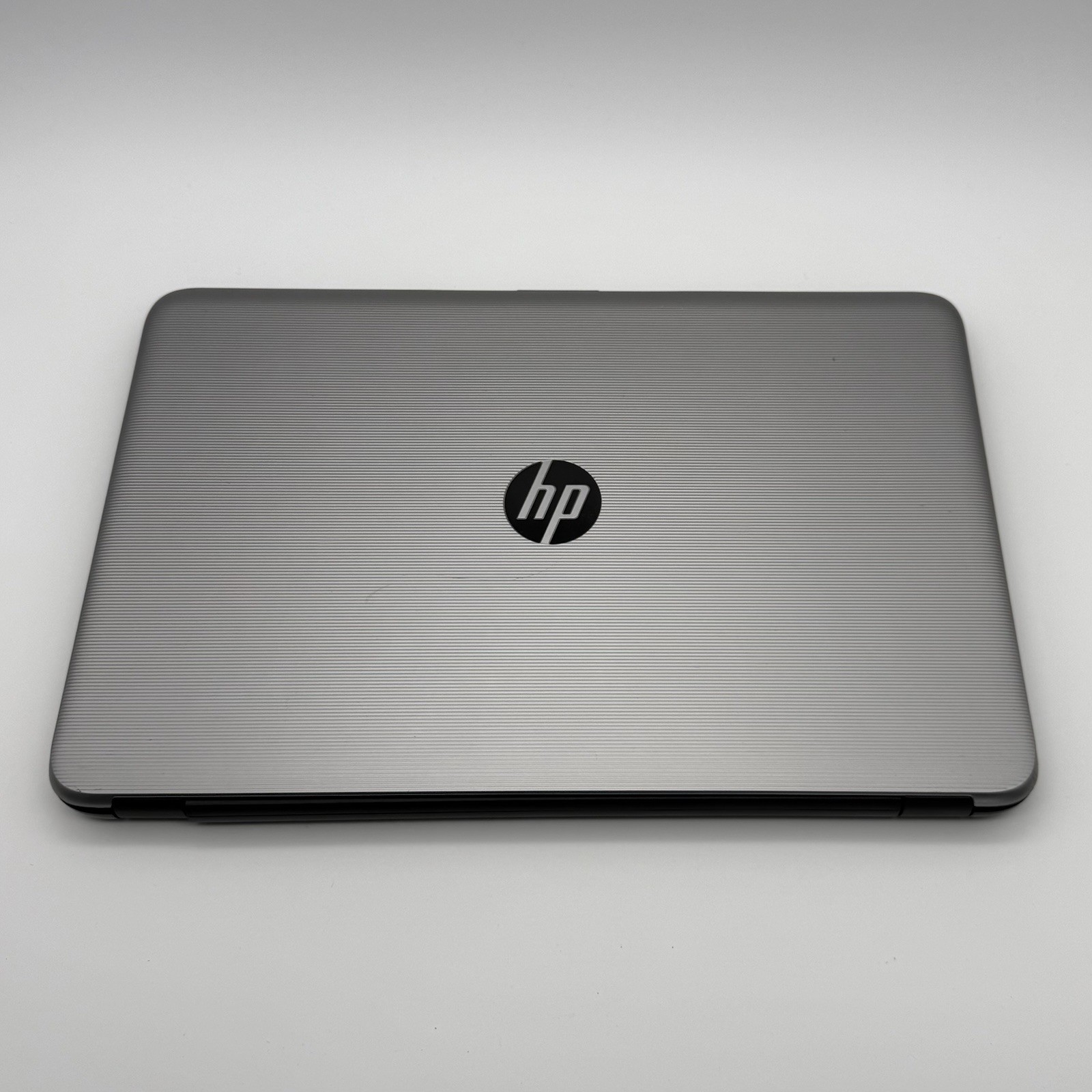 HP 15-ba113cl 15.6″ AMD Quad-Core A10-9600P APU Radeon R5 1TB Windows 10 Laptop