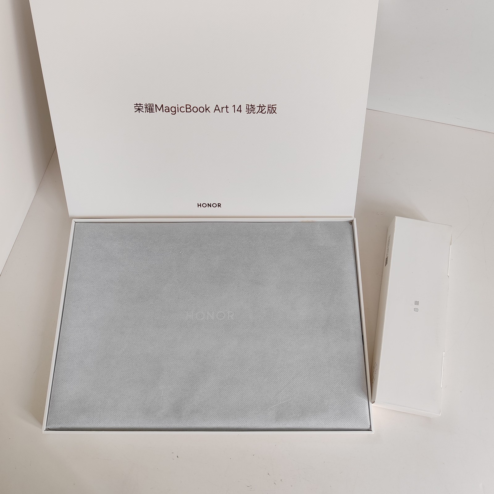 honor magicbook art 14 Snapdragon Version 2024 32G +1T 3120*2080 Sliver