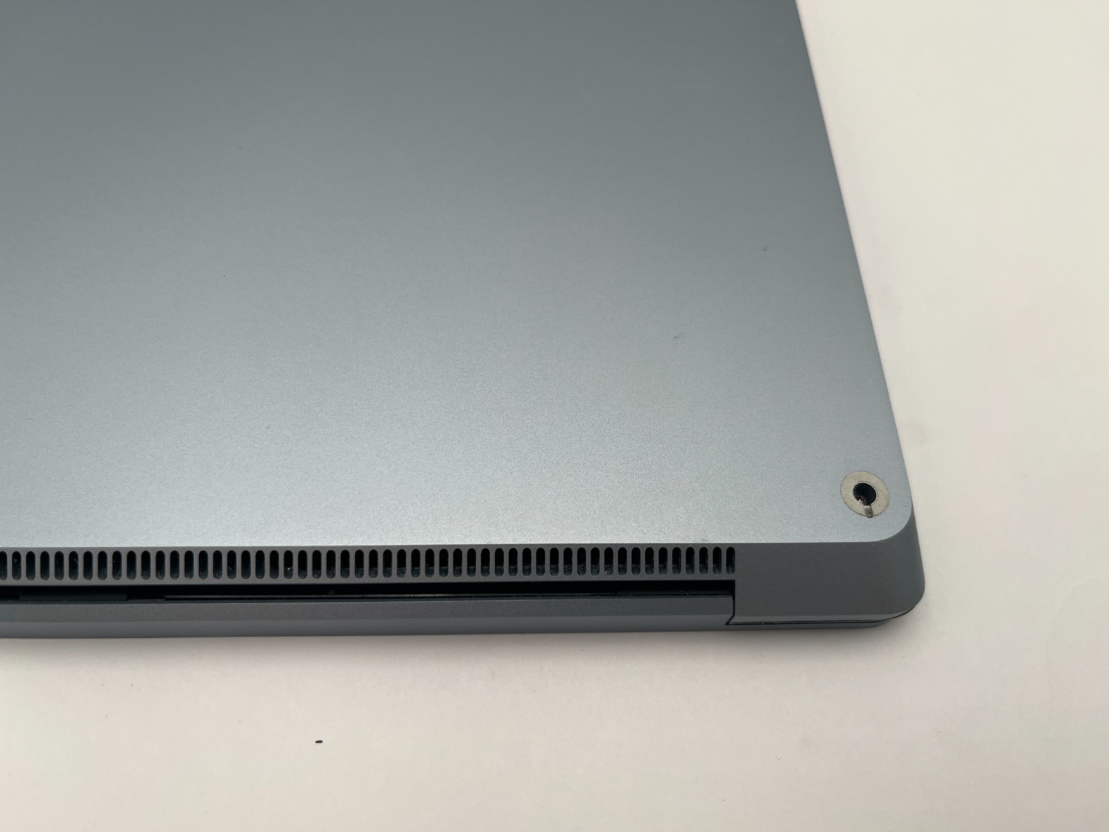 Microsoft Surface Laptop 4 1950 13.5″ Touch i7-1135G7@2.40GHZ 8GB RAM 512GB NVME