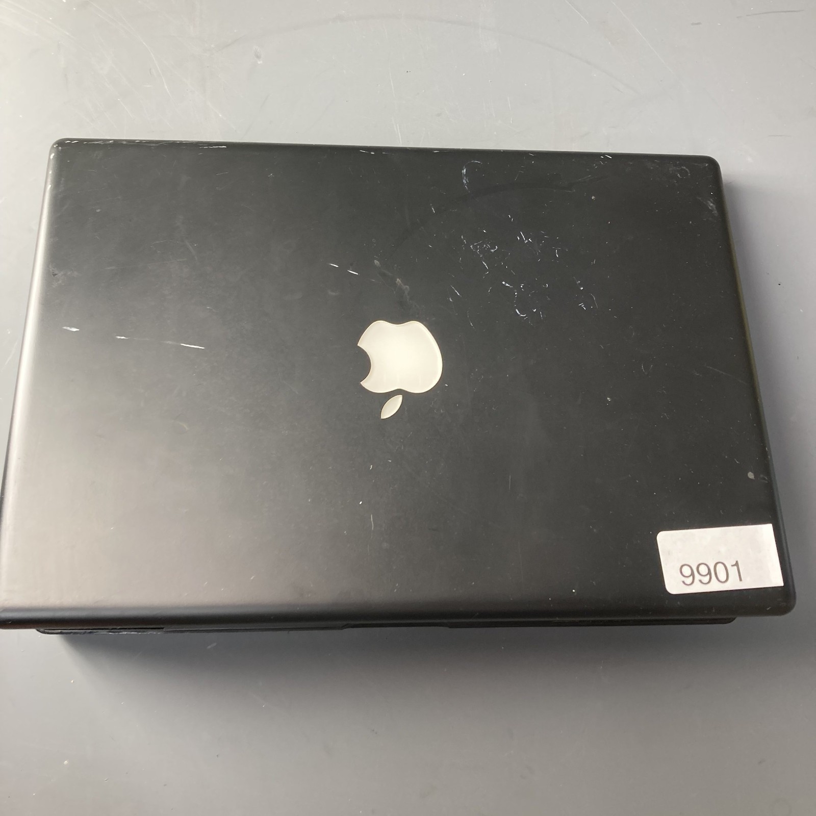 Apple MacBook A1181 13″ Intel Core 2 Duo 2GHz 2GB RAM 160GB HDD Dim Backlight