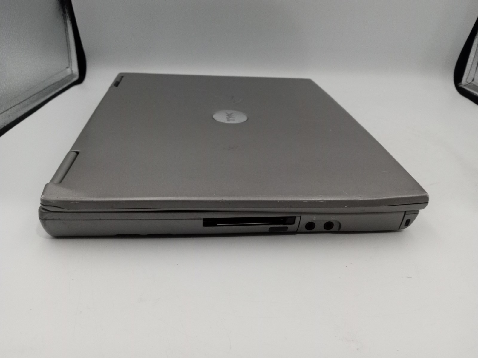 Dell Latitude D600 Laptop Intel Pentium M 1GB RAM 30GB HDD XP RS232 – READ -RR