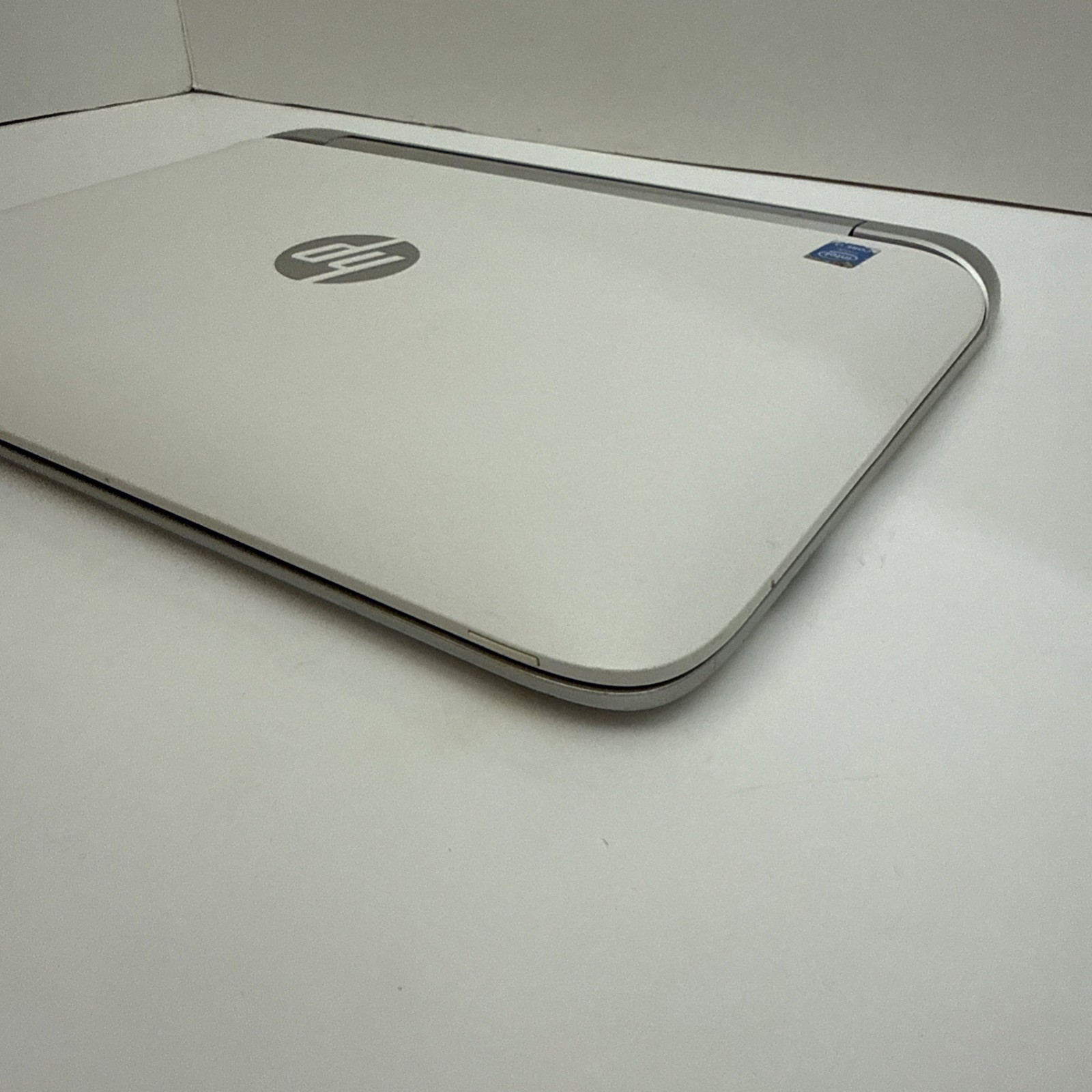 HP Split Tablet Laptop Intel Core i3 NO HDD – As Is – Parts Or Repair – No Power