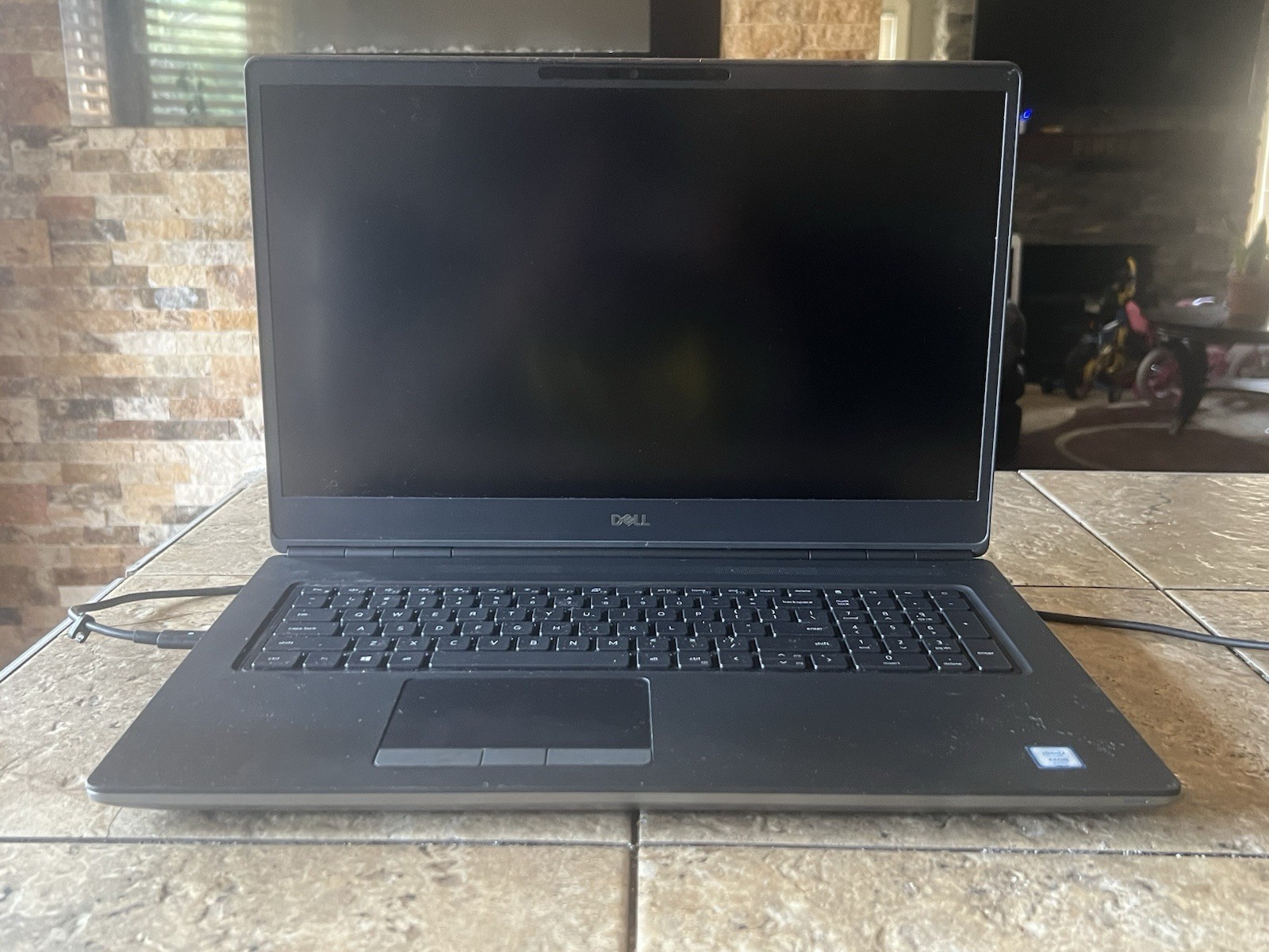 Dell Precision 7750 17.3″ NVIDIA T1000 2.8GHz Intel Xeon W-10855M 64GB 512GB