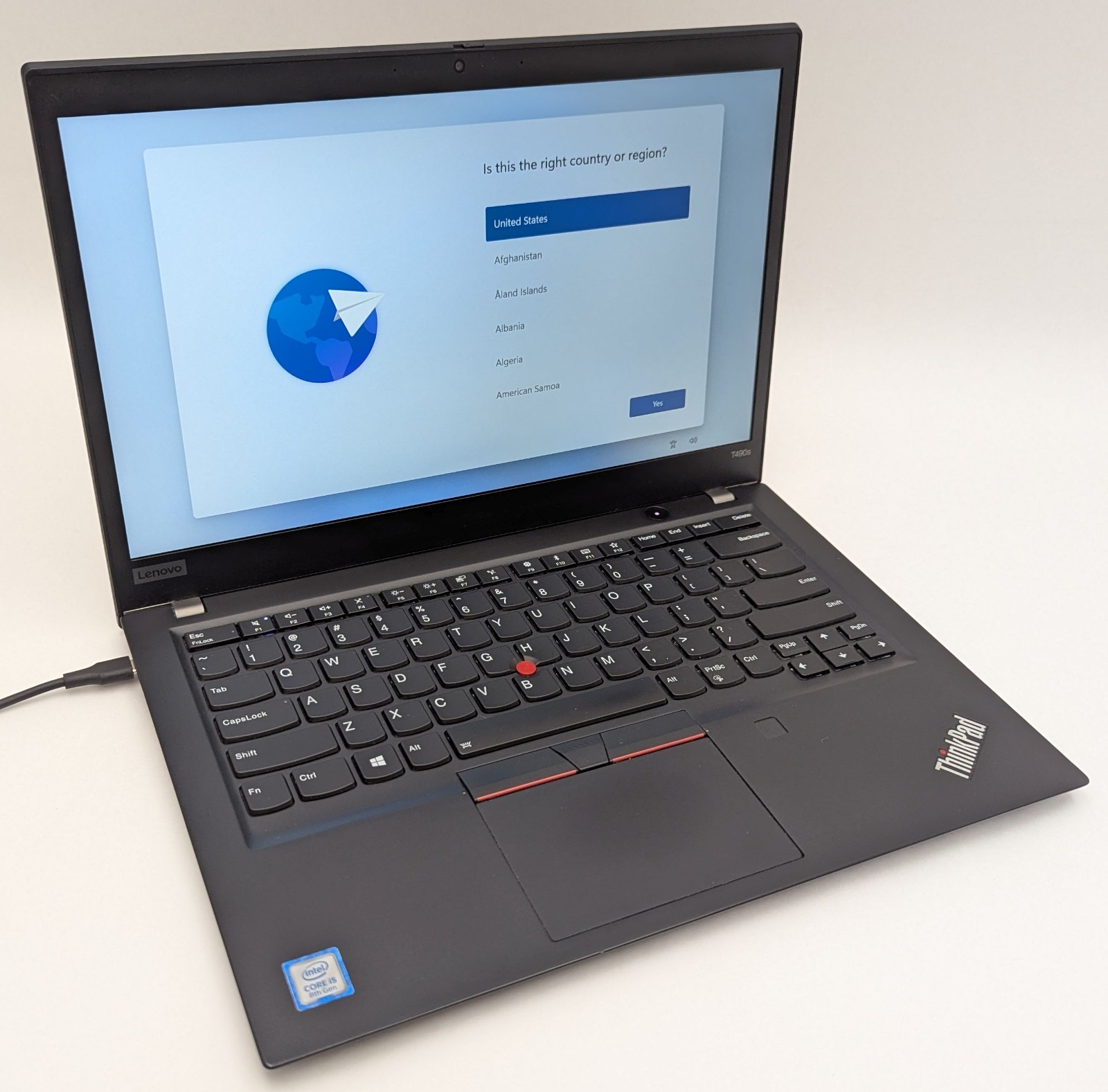 Lenovo ThinkPad T490s 14″ Laptop i5-8265U 1.60GHz 8 GB RAM 256GB SSD Win 11 Pro