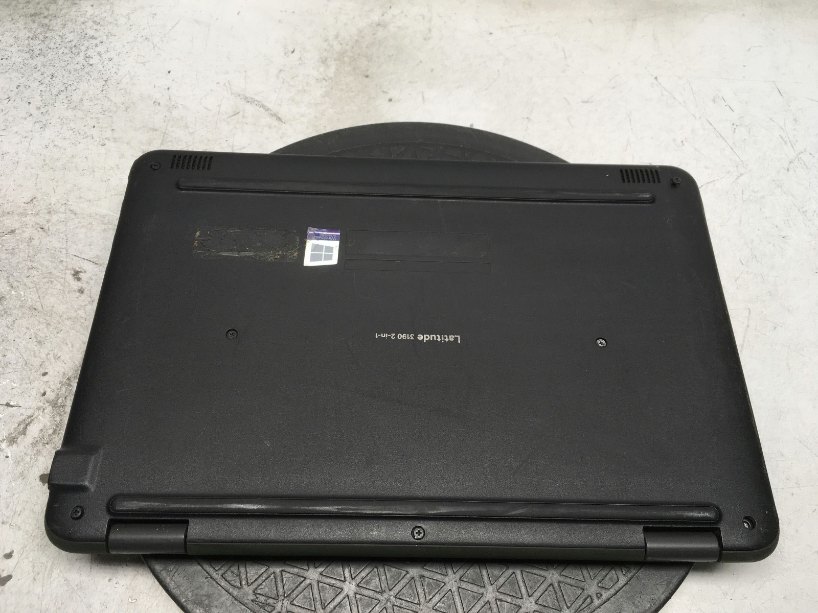 Dell Latitude 3190 2-In-1 Intel Pentium Silver N5000 1.1GHz 4 GB NO HDD