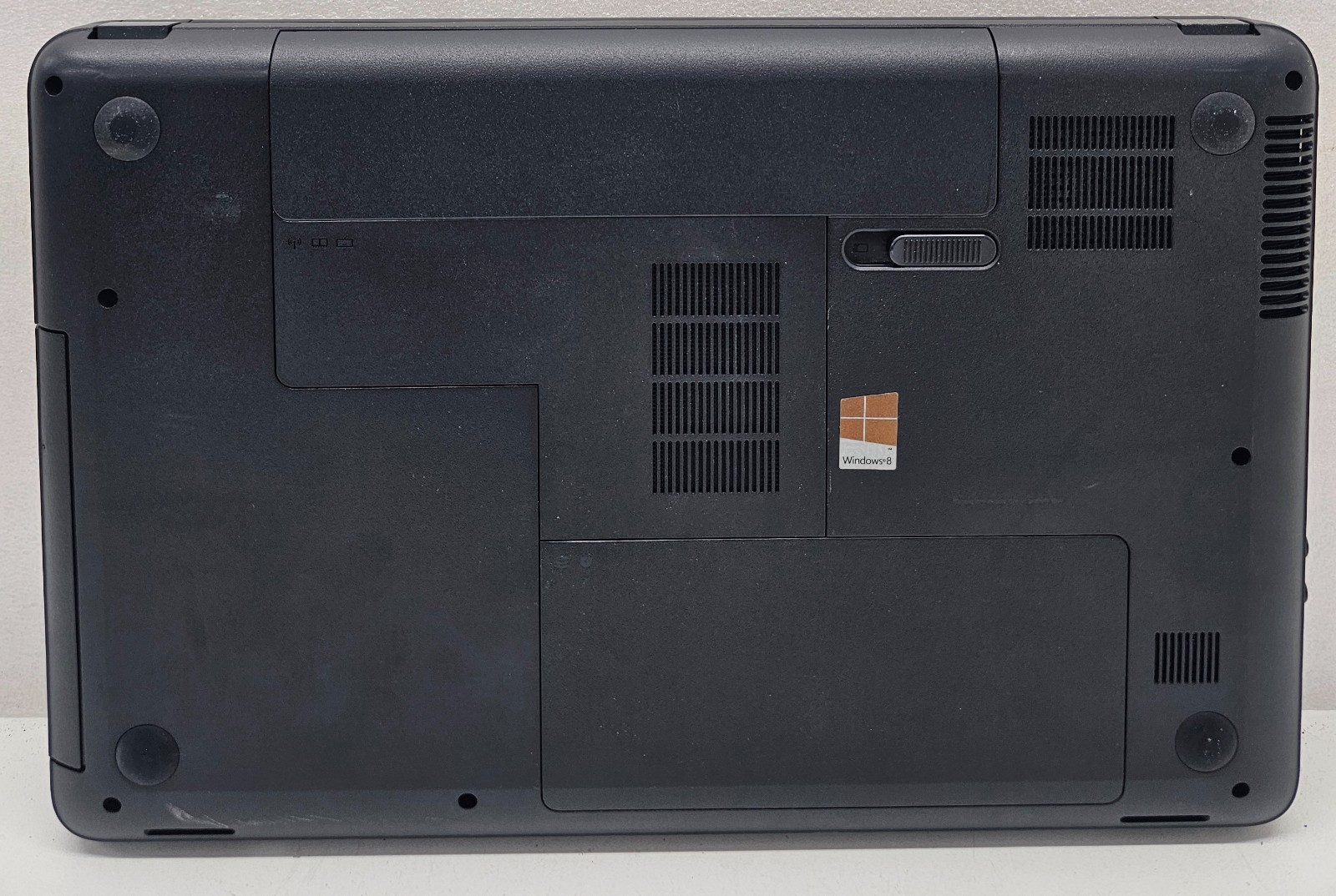 HP 2000-2B44DX 15.6″ Laptop AMD E-300 4GB NO HD/OS (FL)
