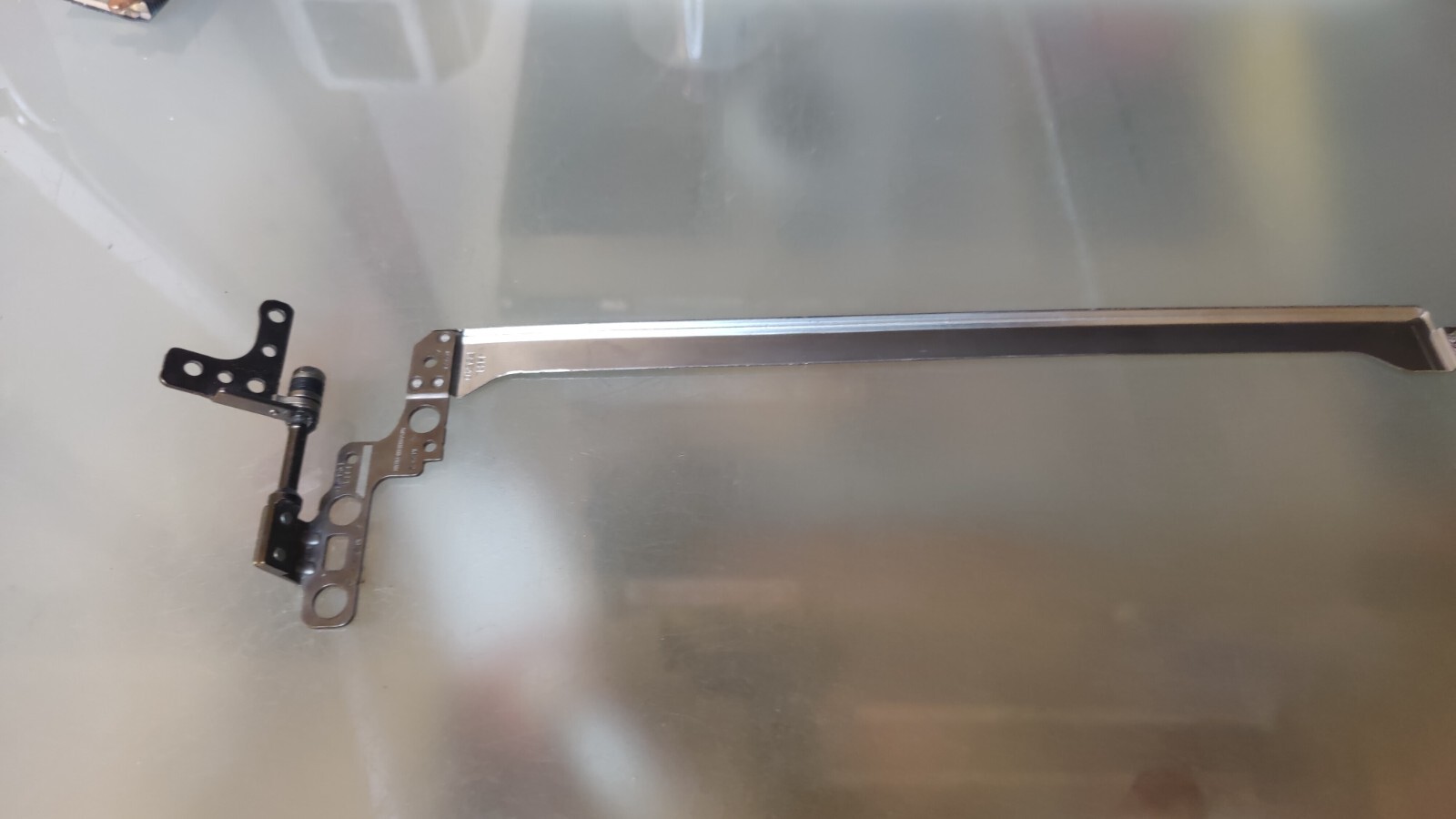 LENOVO V15-ADA V15 S145 LEFT HINGE HINGE AAM1A4000100