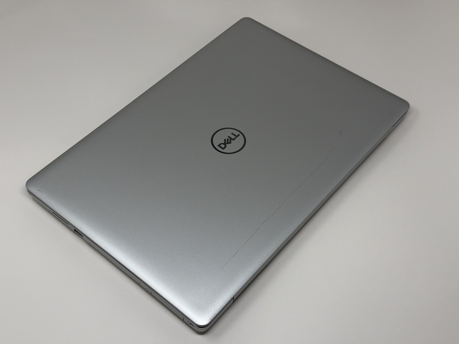 Dell Inspiron 15 5570 Intel Core i7-8550U 1.80Ghz 16GB 1TB FHD Silver DEFECTIVE