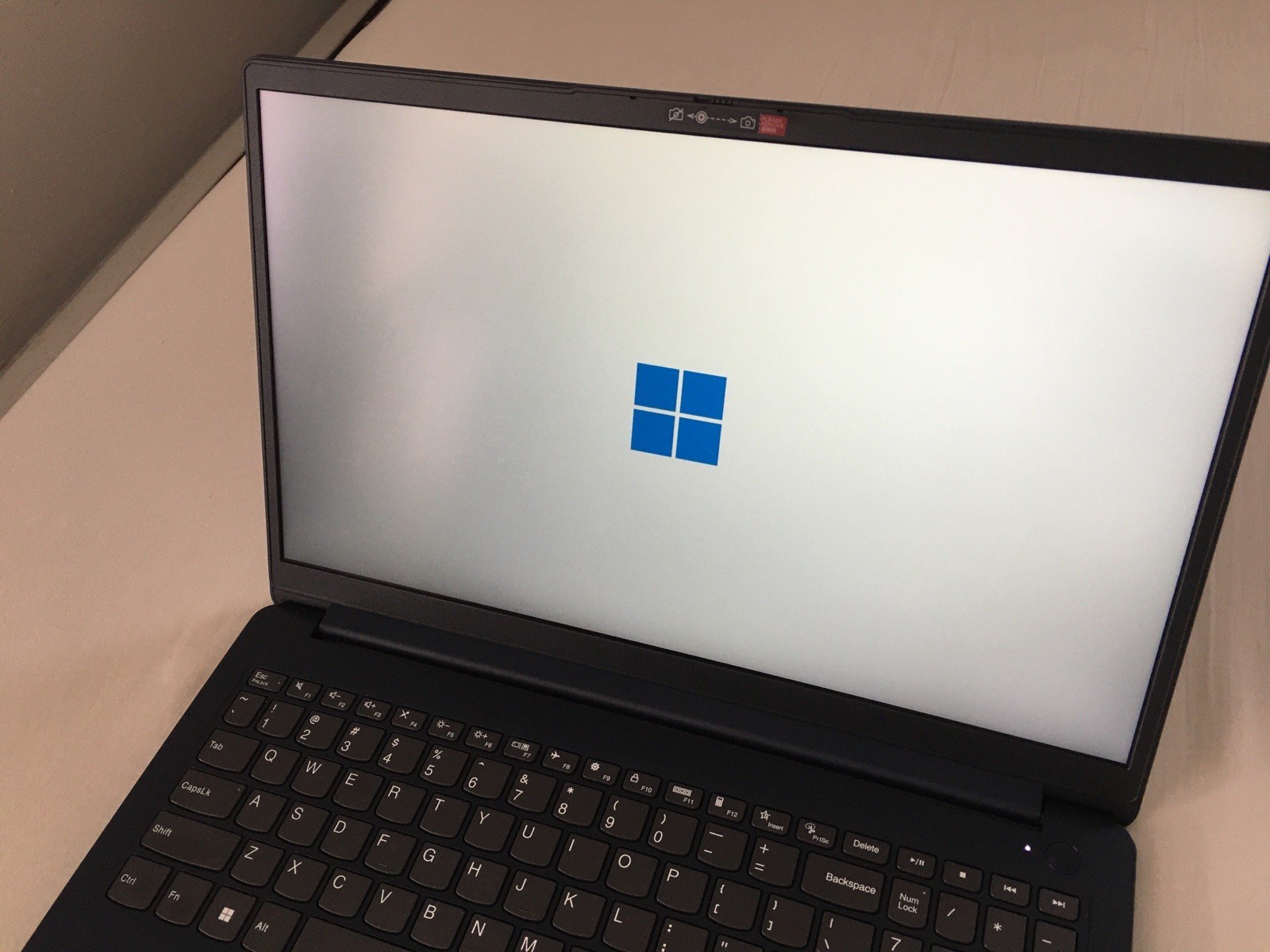 Lenovo IdeaPad 1 15.6” Full HD Touchscreen Laptop 82VG00TYUS Abyss Blue 8Gb 256