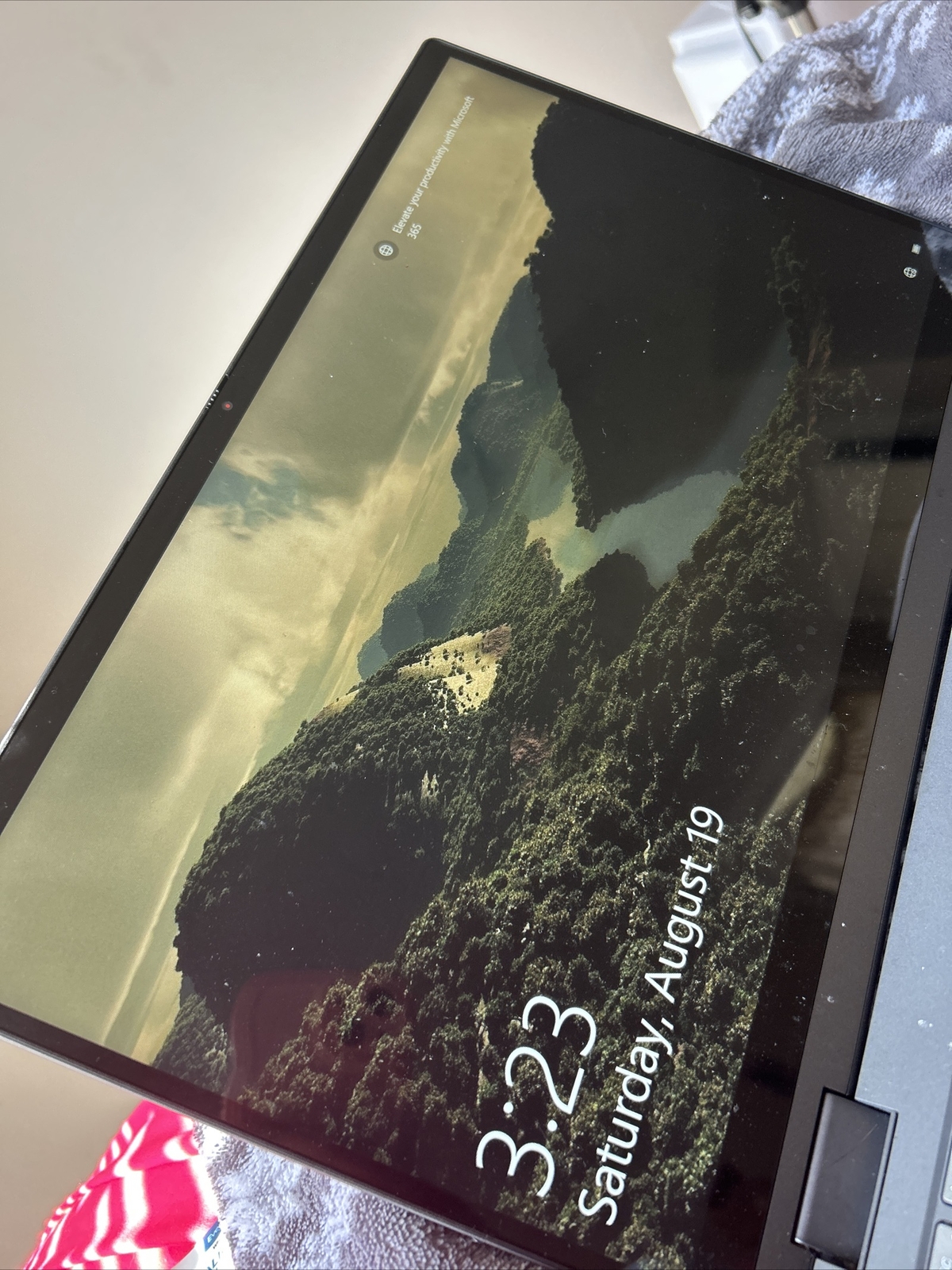 Lenovo IdeaPad Flex 5 14IAU7 14″ (256GB SSD, Intel Core i3-1215U, 1.20GHz,…