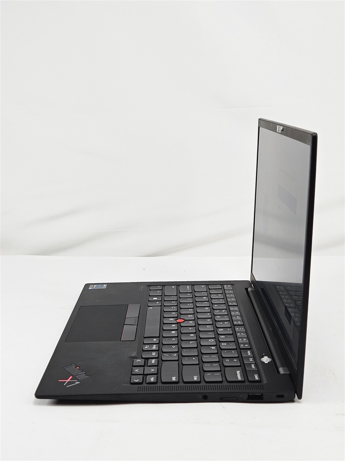 Lenovo 14″ ThinkPad X1 Carbon Gen 9 Intel Core i7-1185G7 16GB 256GB SSD Win11