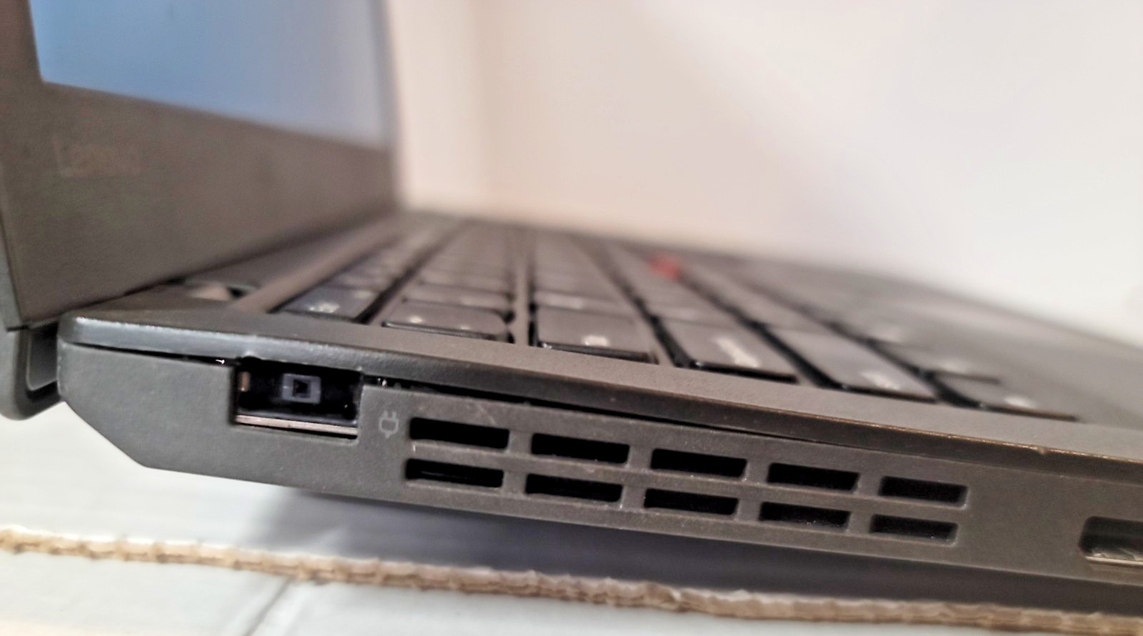 Lenovo ThinkPad X260 Intel Core i5-6300U 8GB RAM, 320GB HDD Windows11 double bat