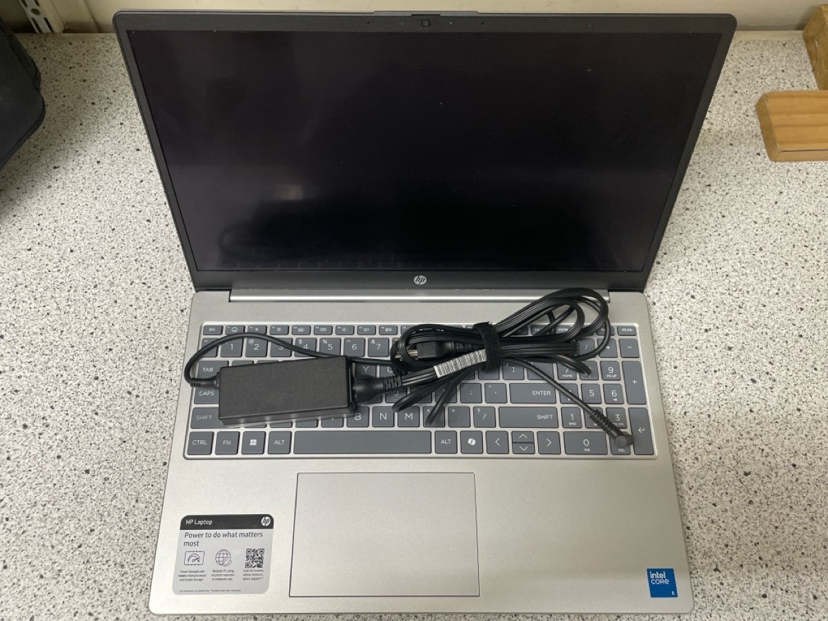 HEWLETT PACKARD 15-FD0586NR (E14002602)