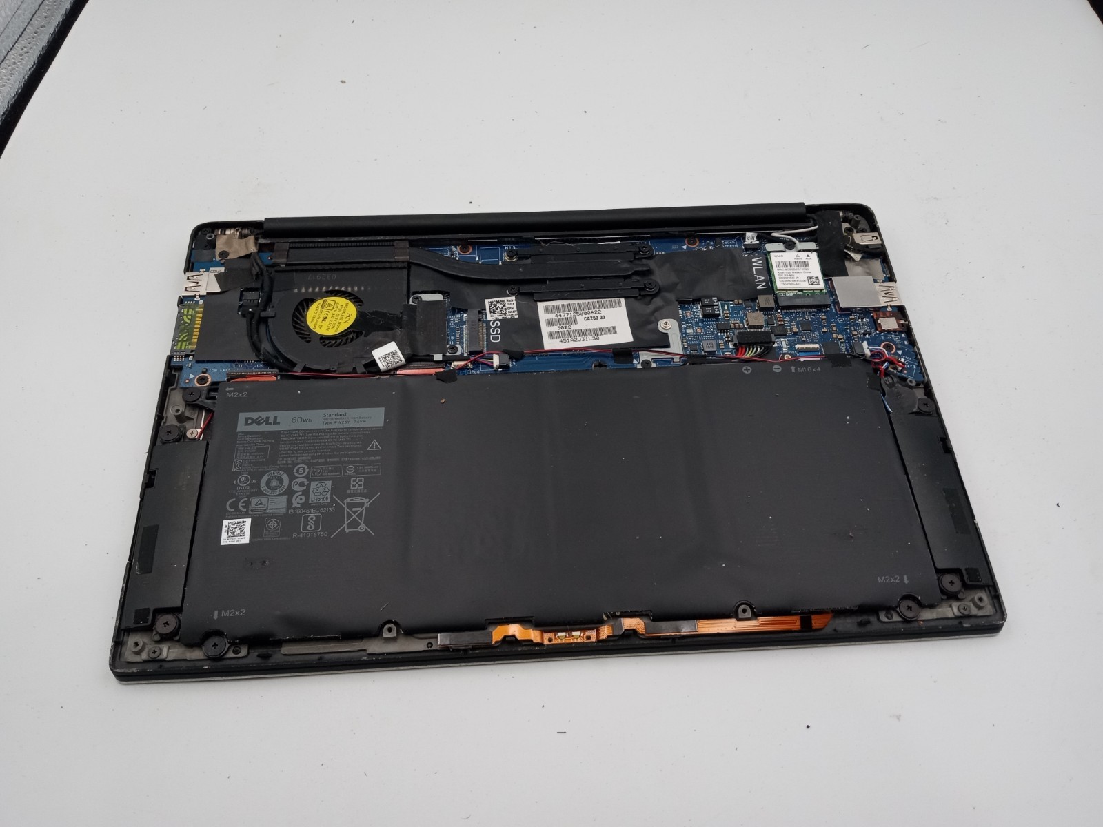Dell XPS 13 9360 13″ Laptop Intel i5-7200U 8GB RAM – CRACKED SCREEN – READ -RR