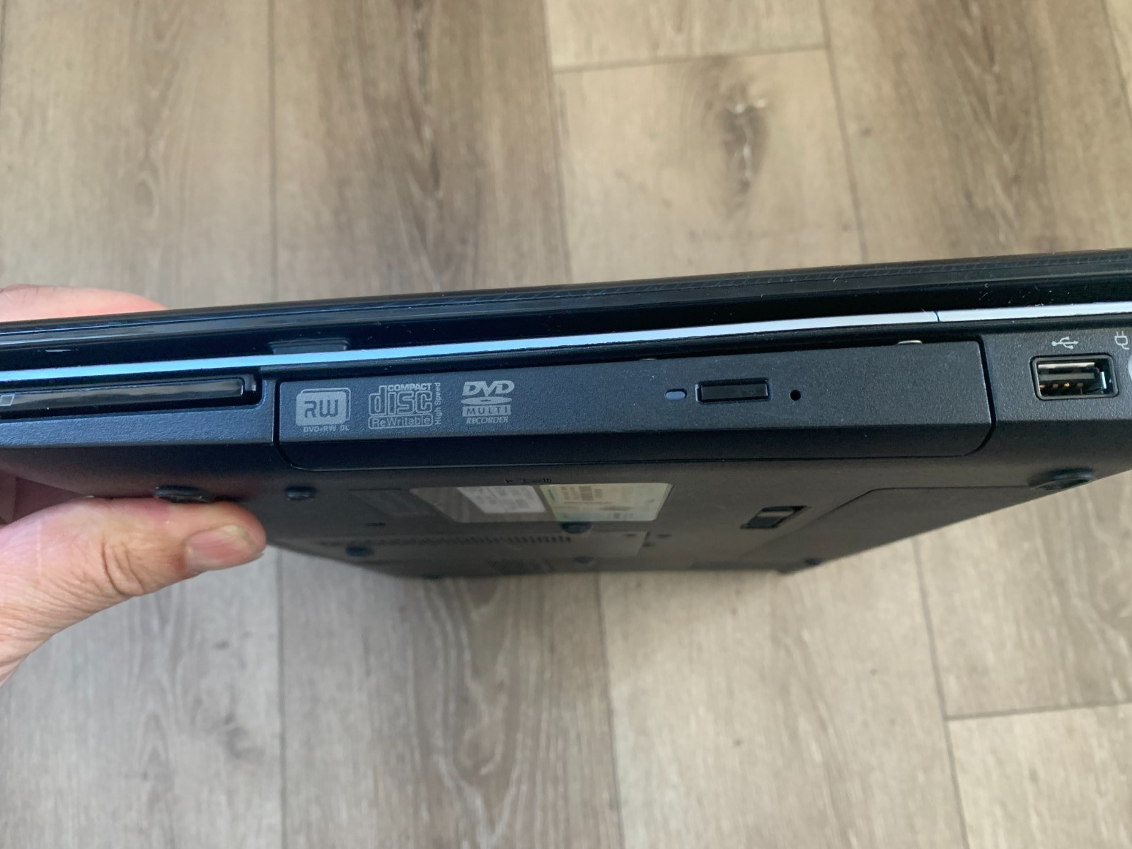HP Pailion dv6000 15.4″ Intel Core 2 Duo T5750 2.00GHz 4GB RAM 100GB HDD Win 7