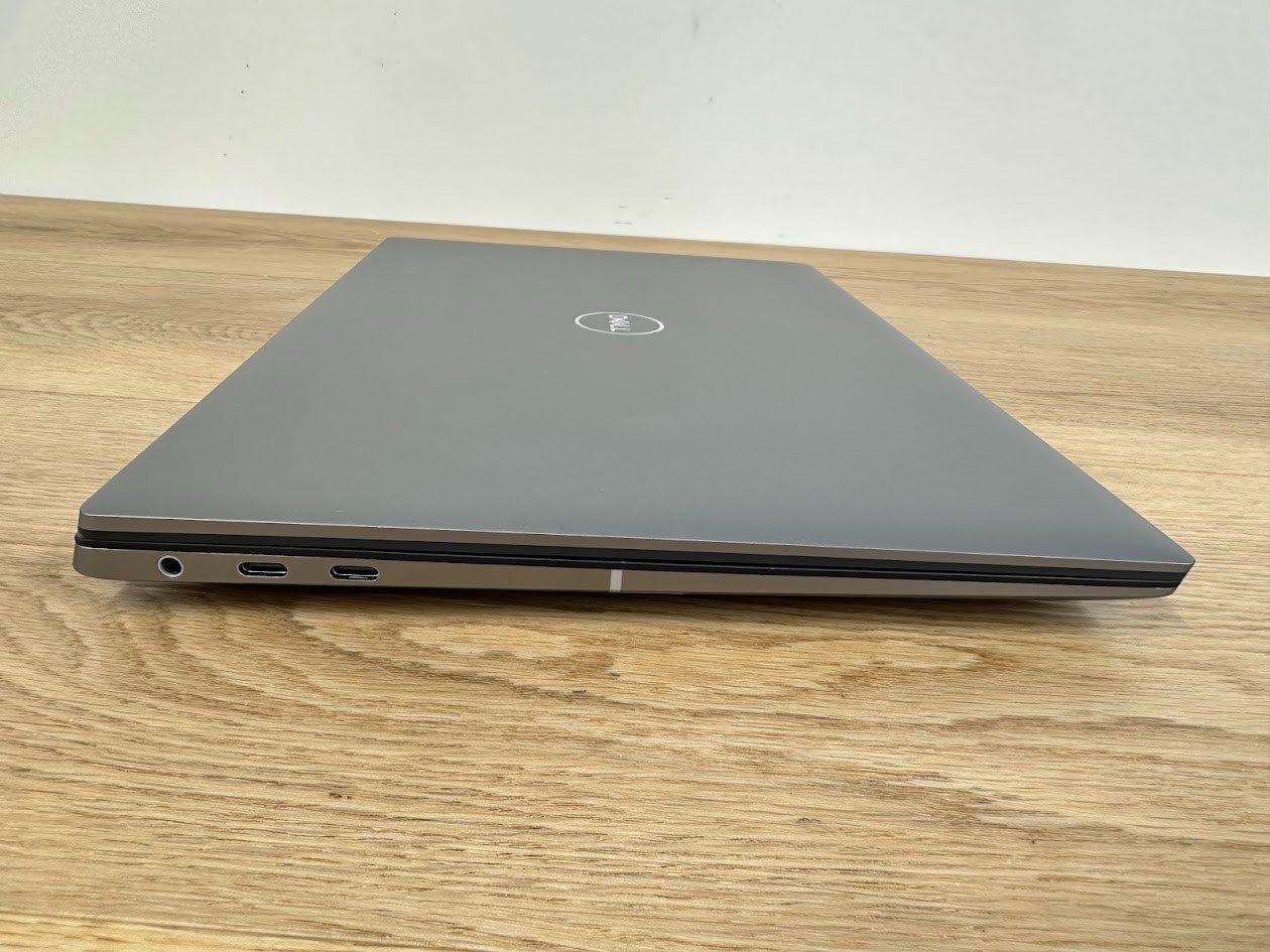 Dell Precision 5490, Core Ultra 9 185H, 32GB LPDDR5, NVIDIA RTX A1000, 512GB SSD